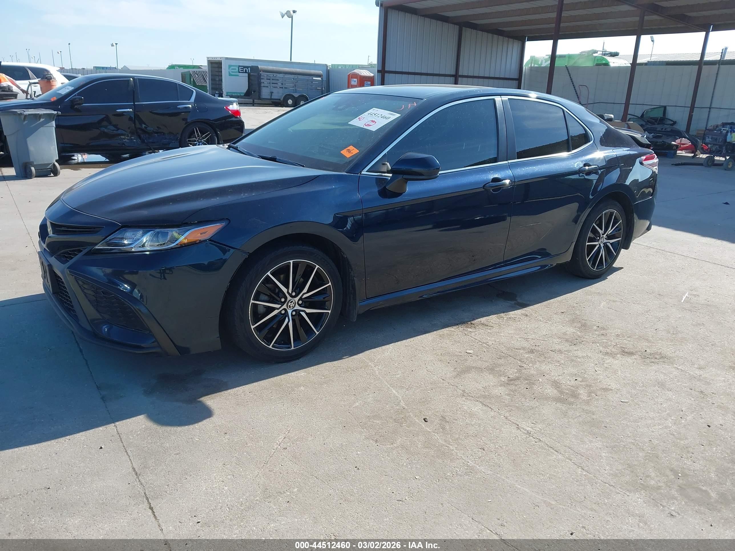 TOYOTA CAMRY image 2
