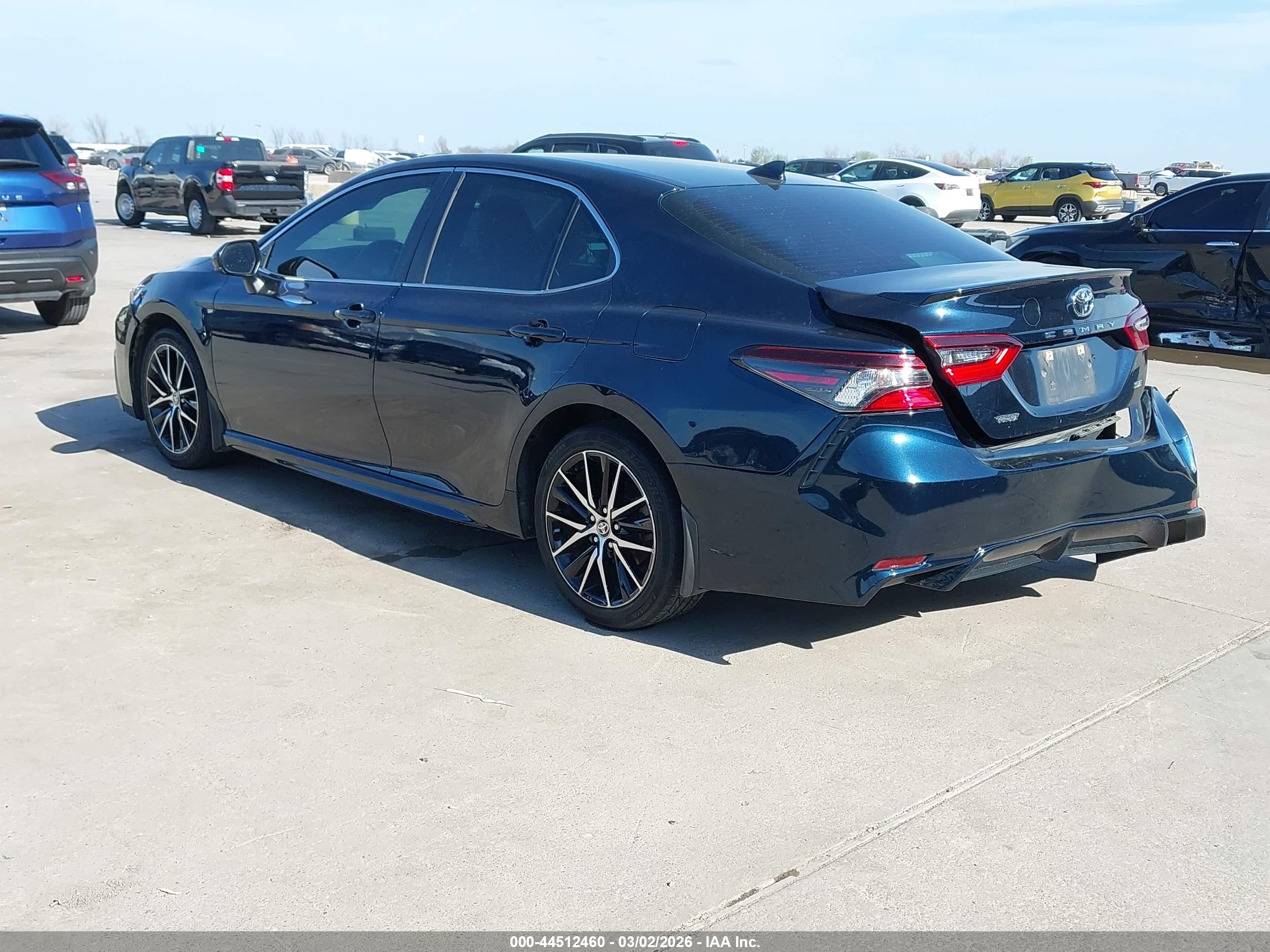 TOYOTA CAMRY image 3