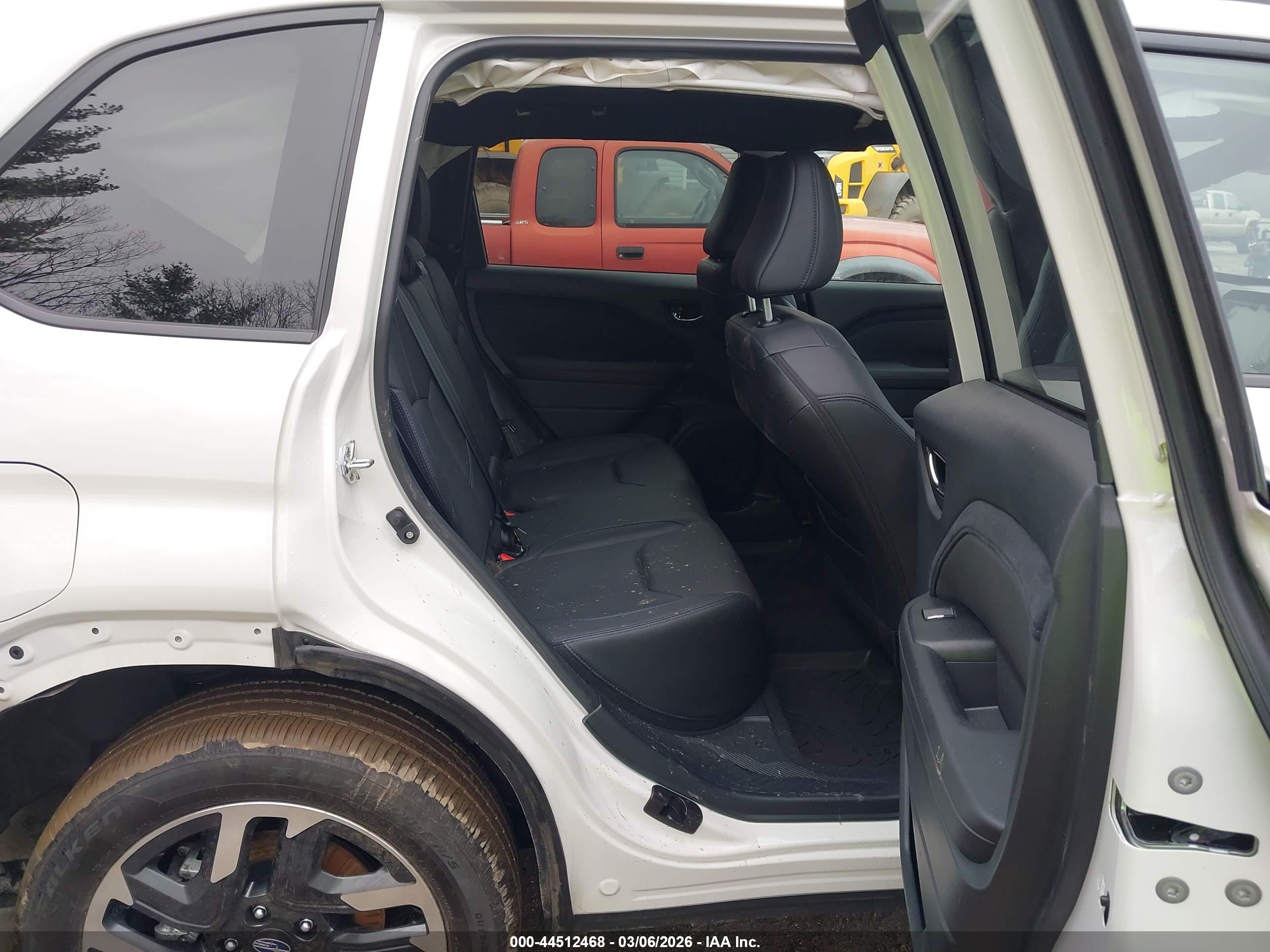 SUBARU FORESTER image 8
