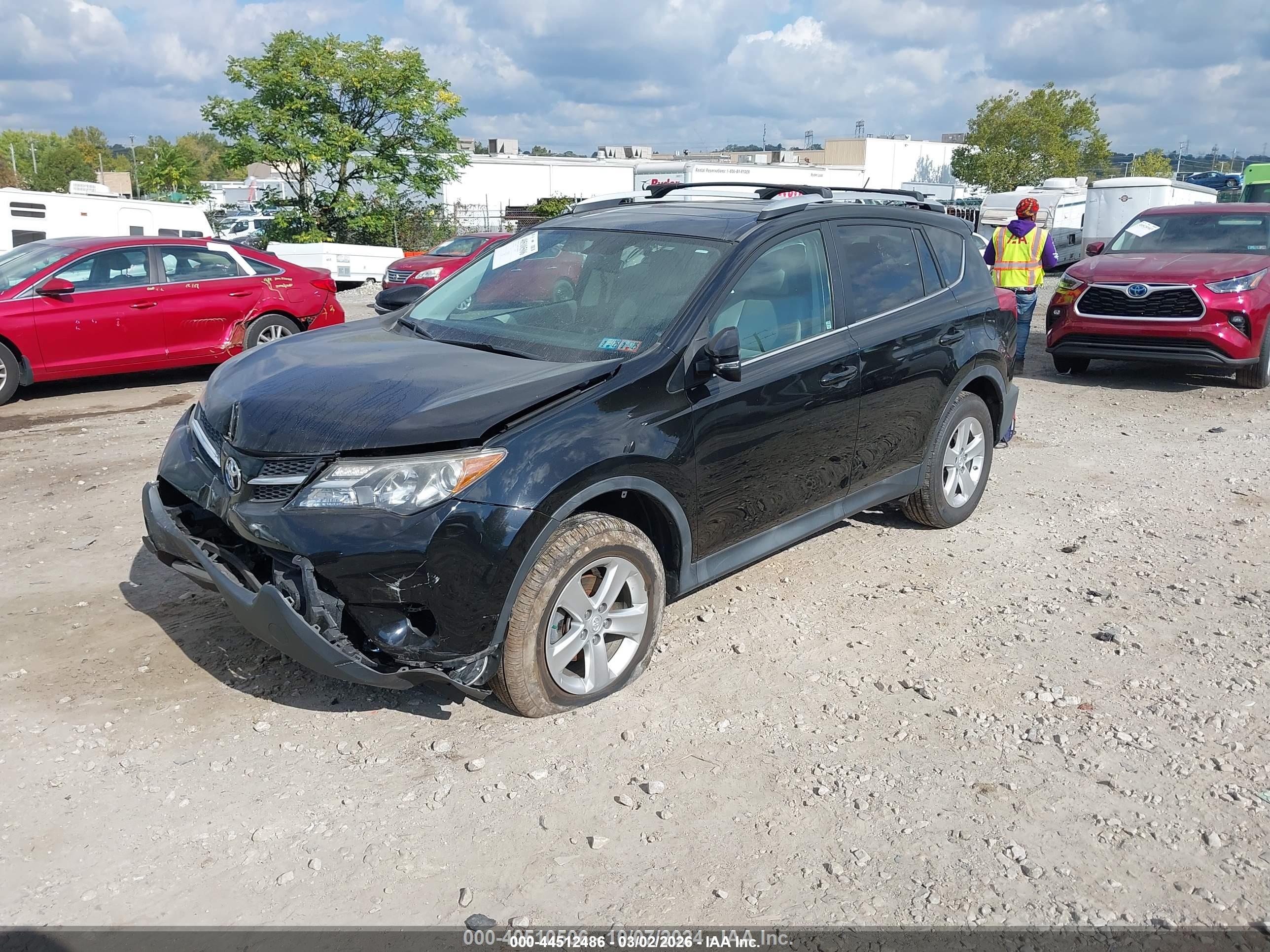 TOYOTA RAV4 image 2