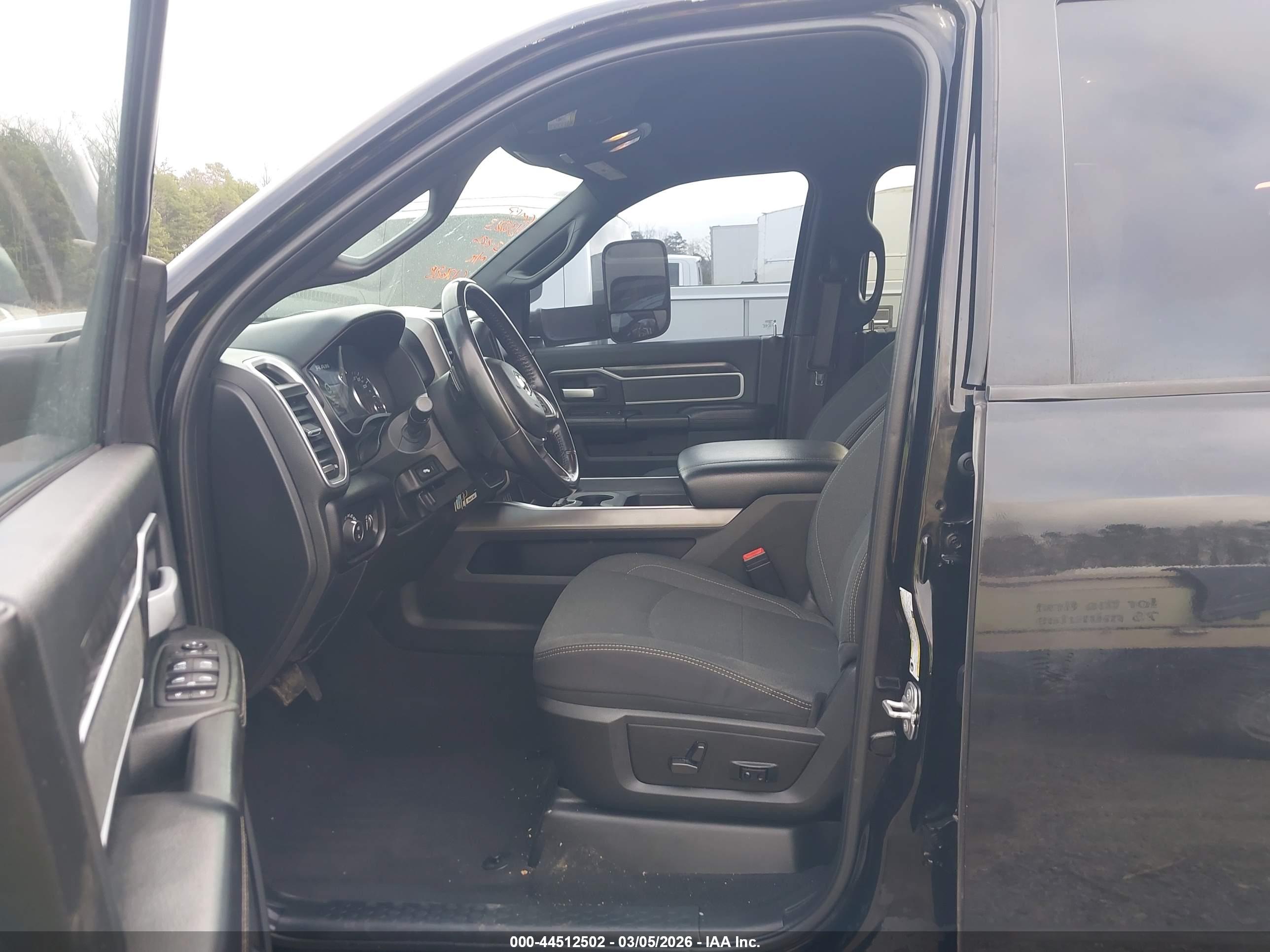 RAM 3500 image 8