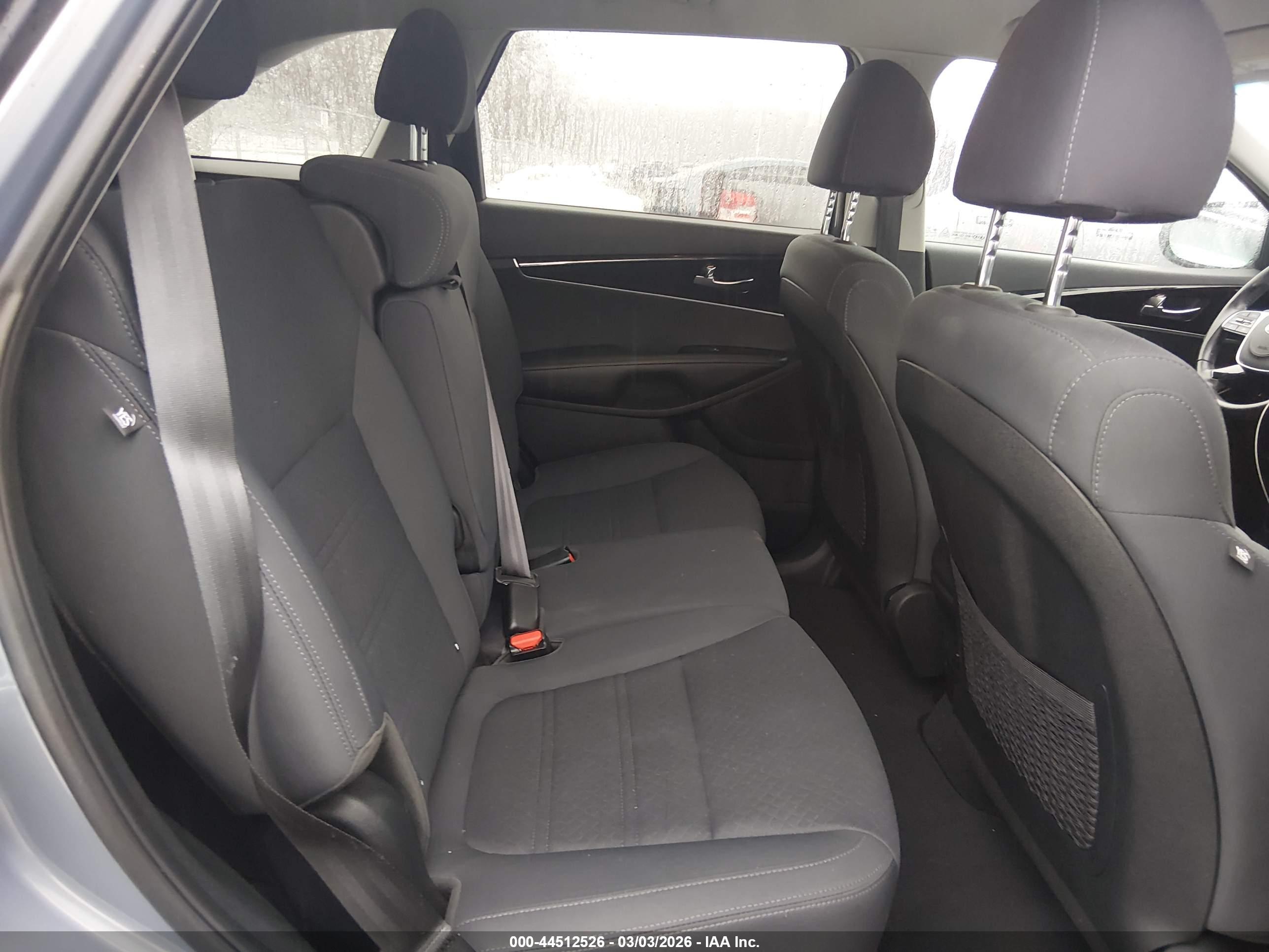 KIA SORENTO image 8
