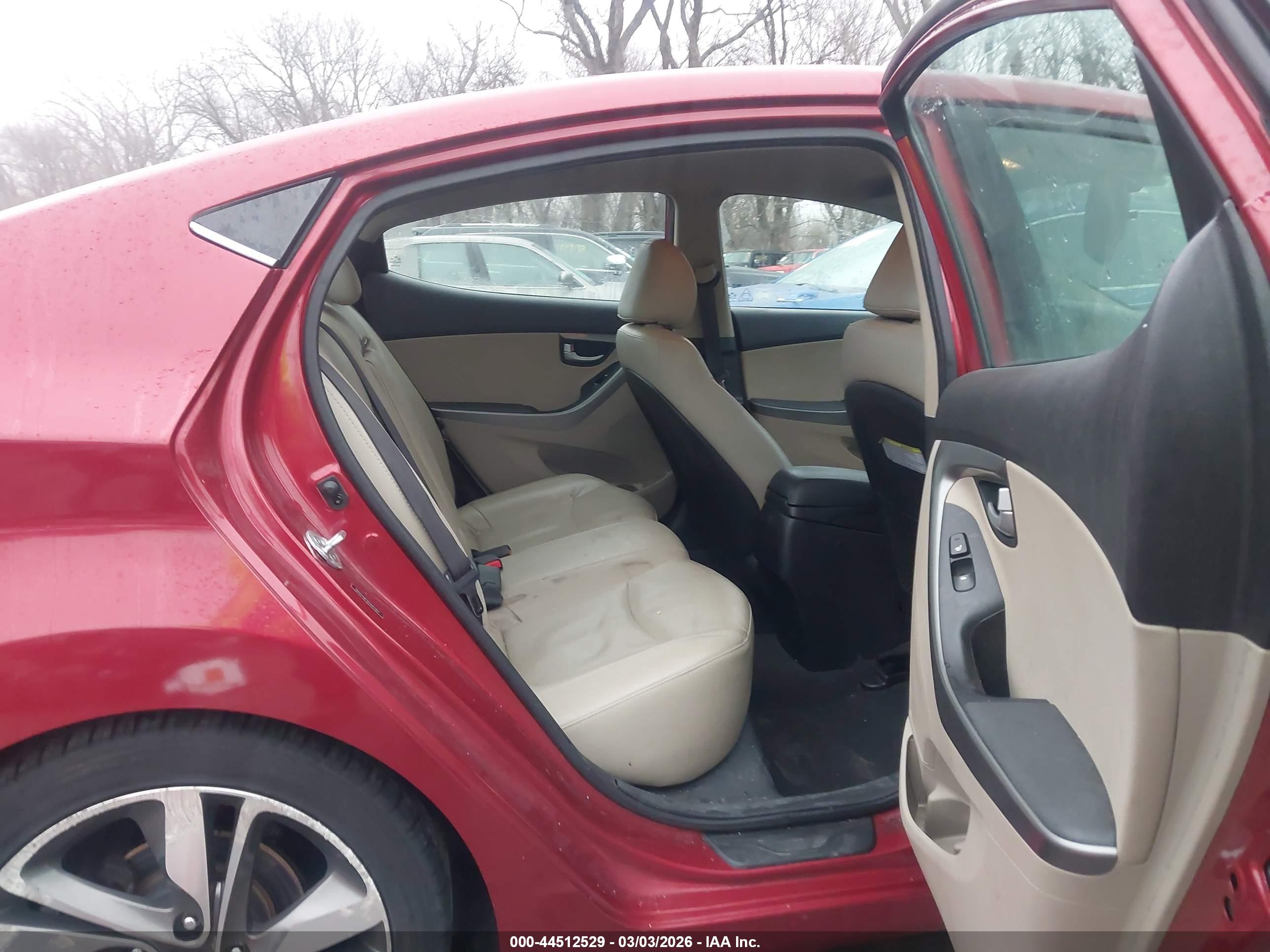 HYUNDAI ELANTRA image 8