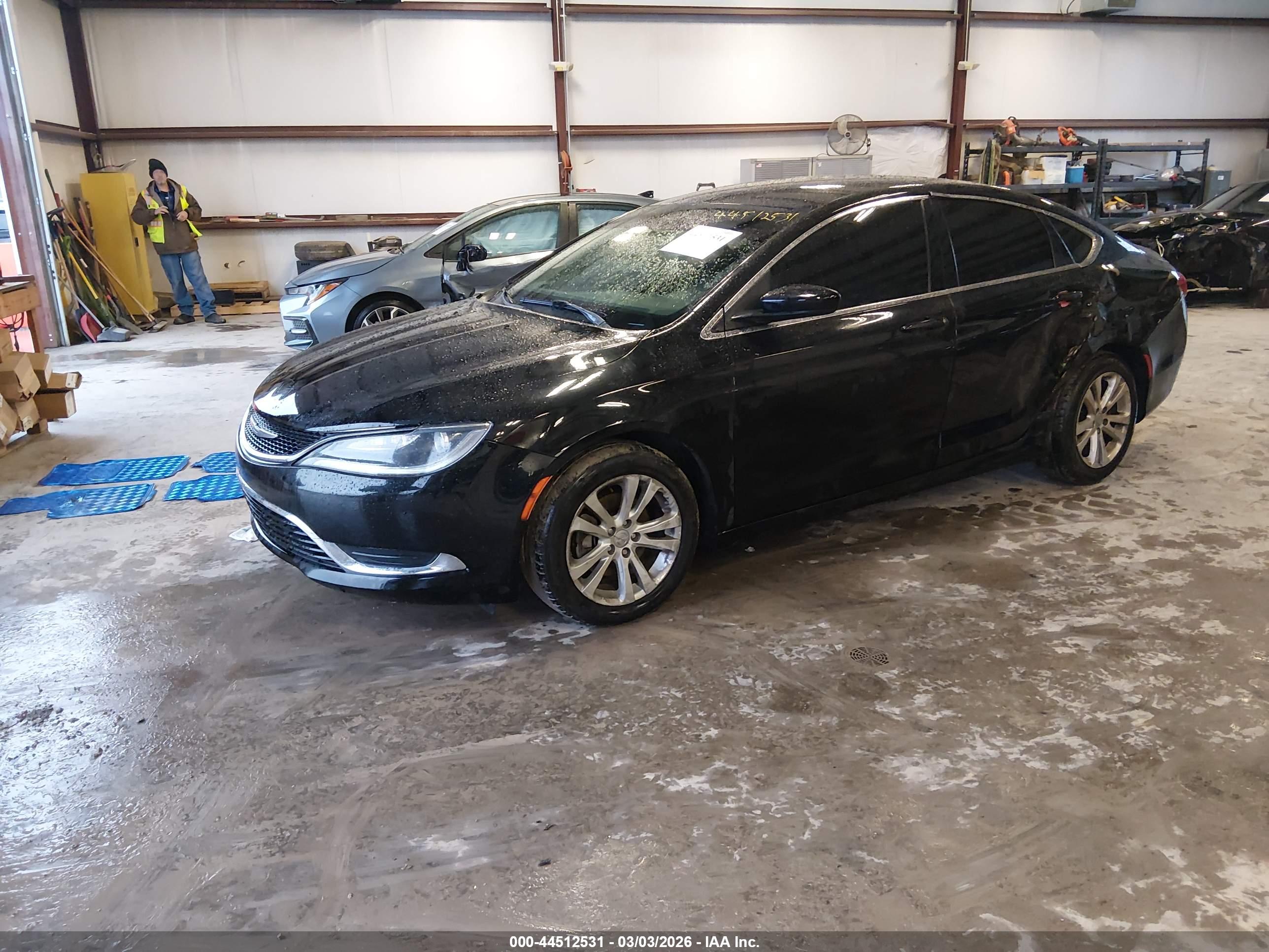 CHRYSLER 200 image 2