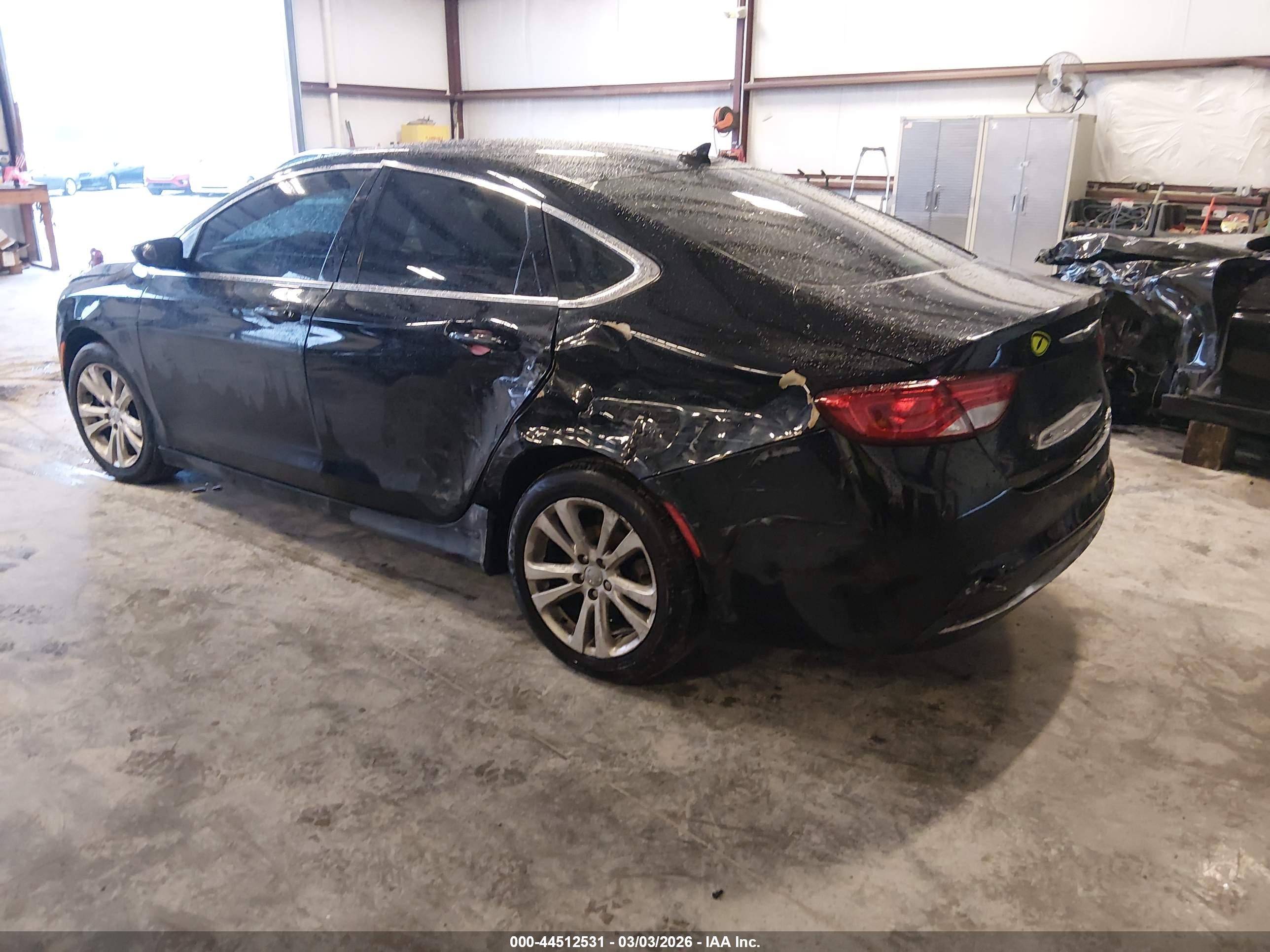 CHRYSLER 200 image 3