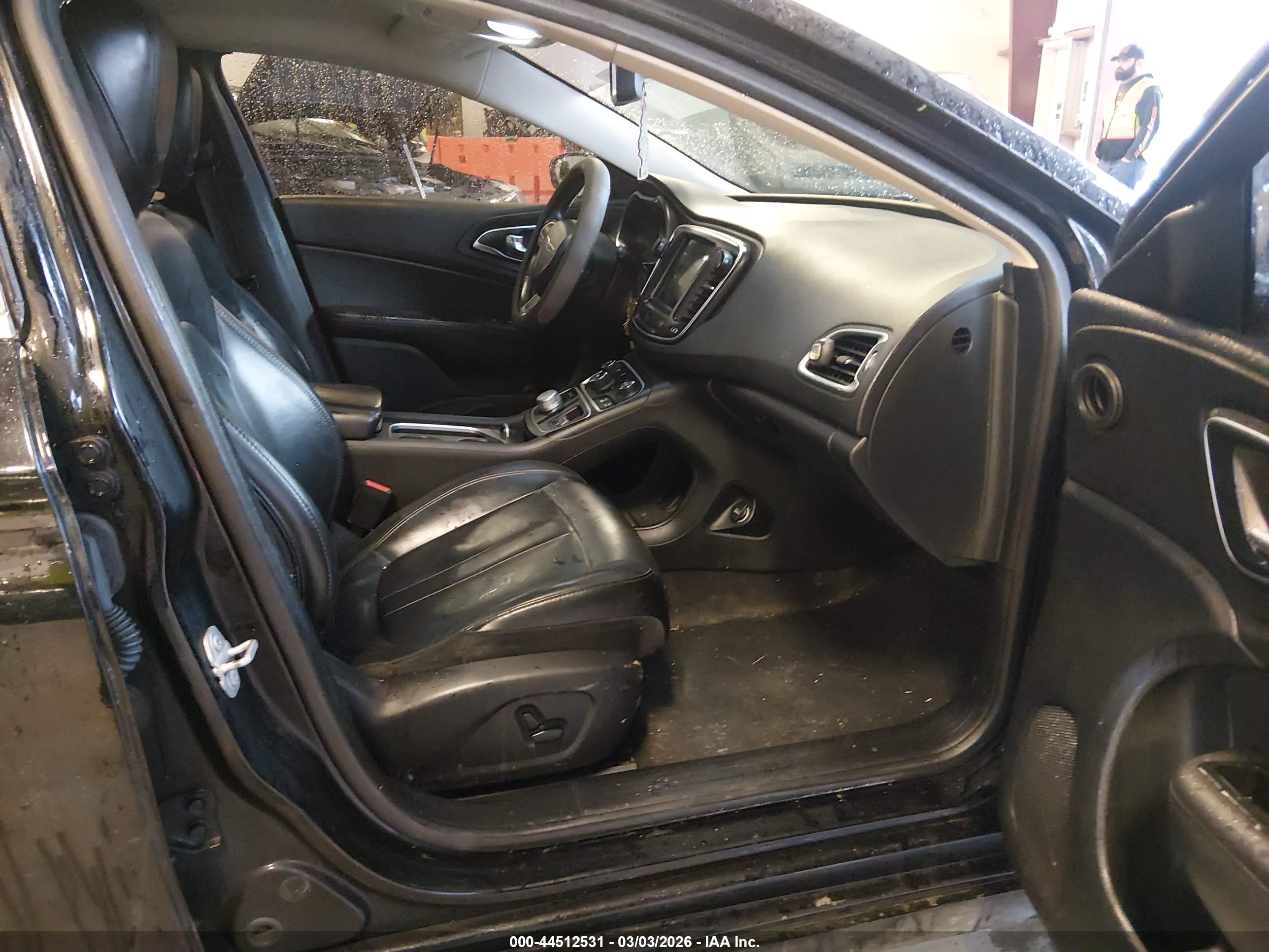 CHRYSLER 200 image 5