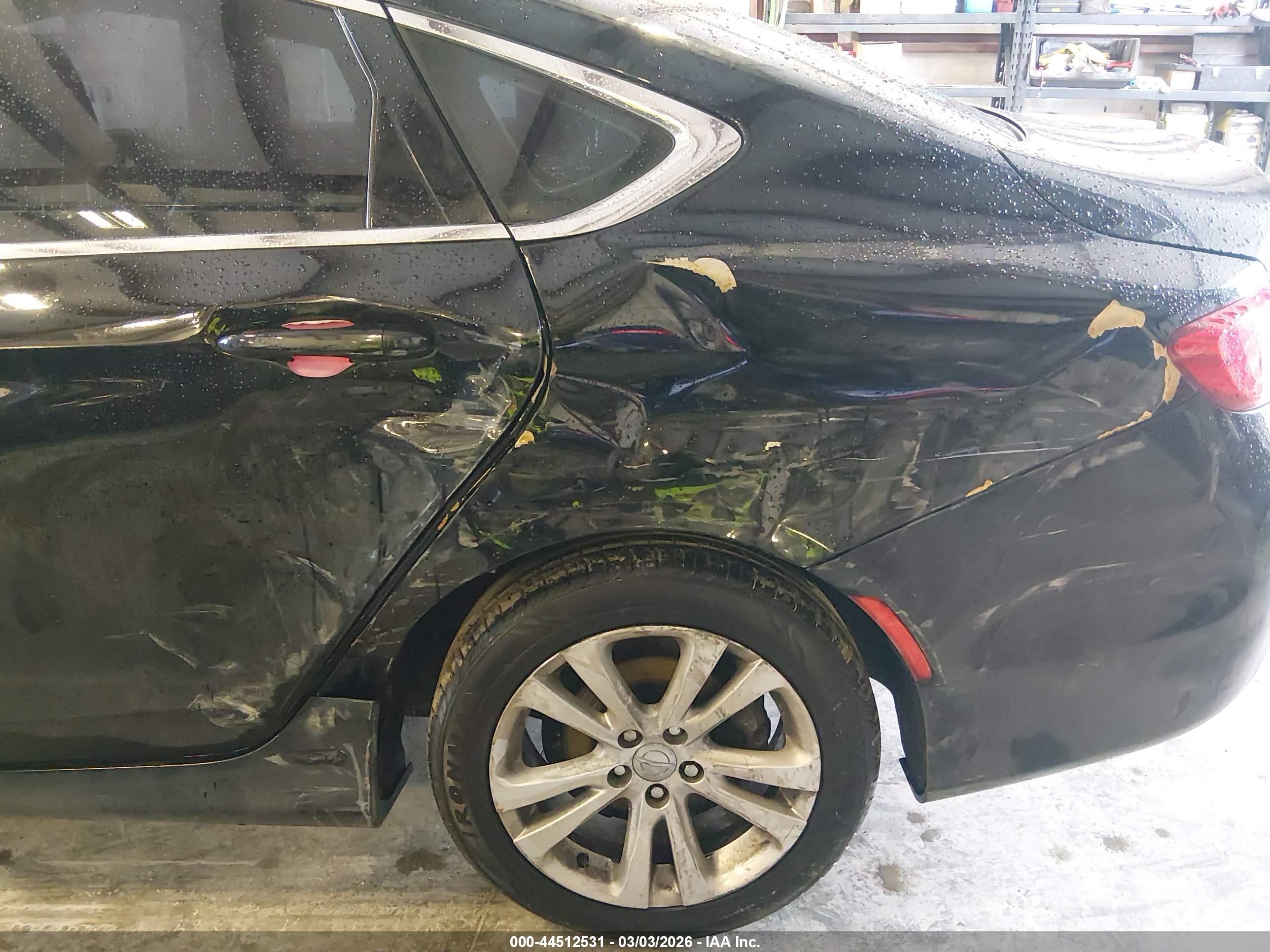 CHRYSLER 200 image 6