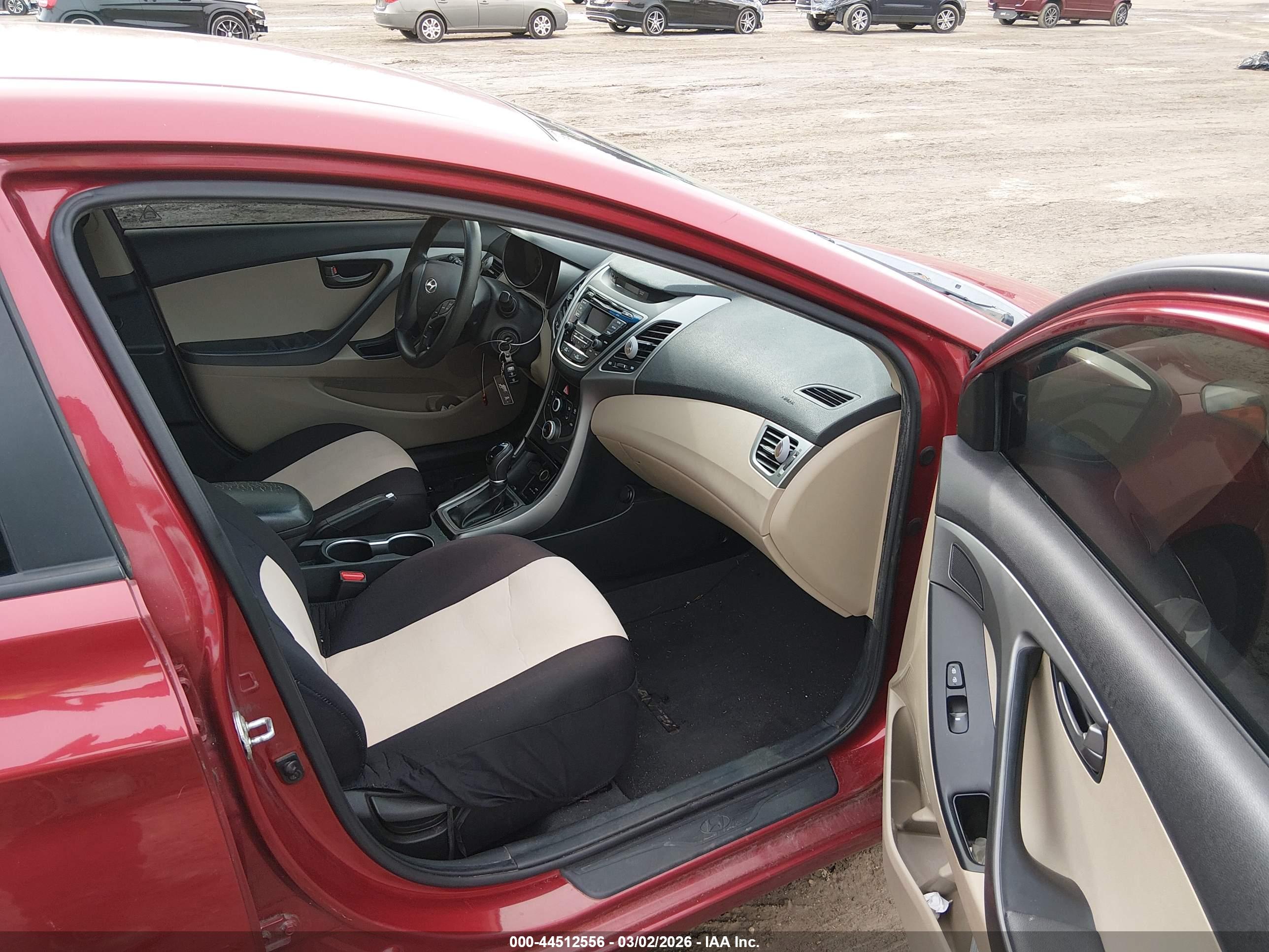 HYUNDAI ELANTRA image 5