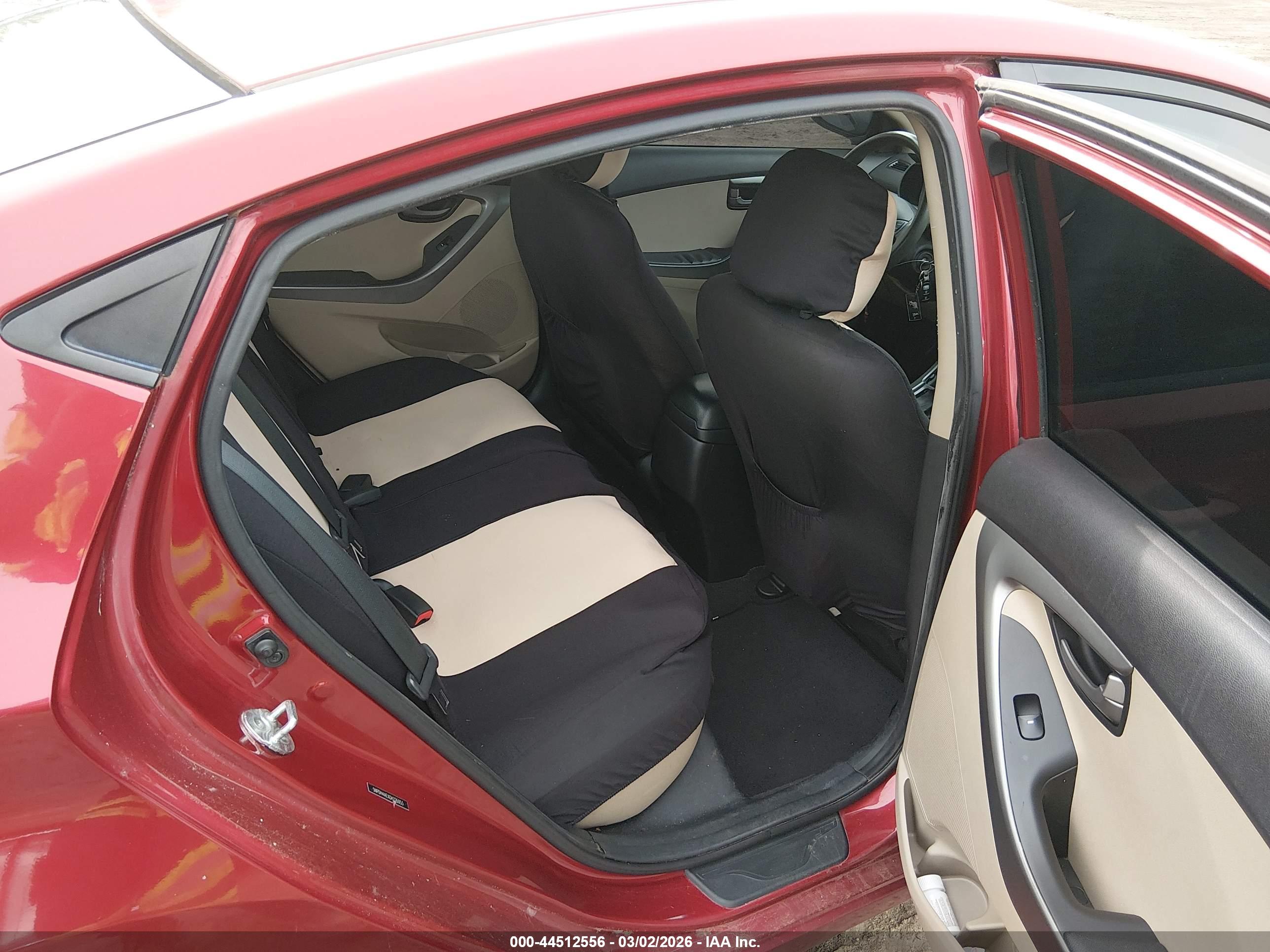 HYUNDAI ELANTRA image 8