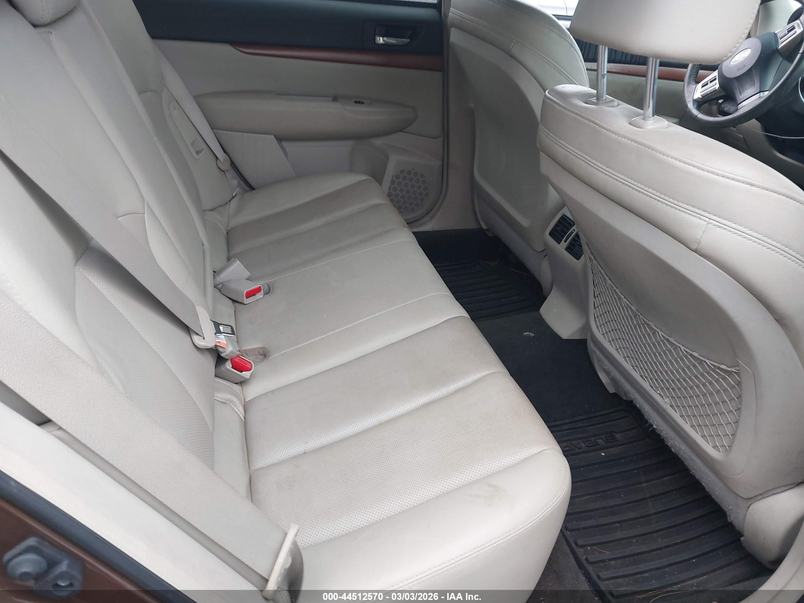 SUBARU OUTBACK image 8