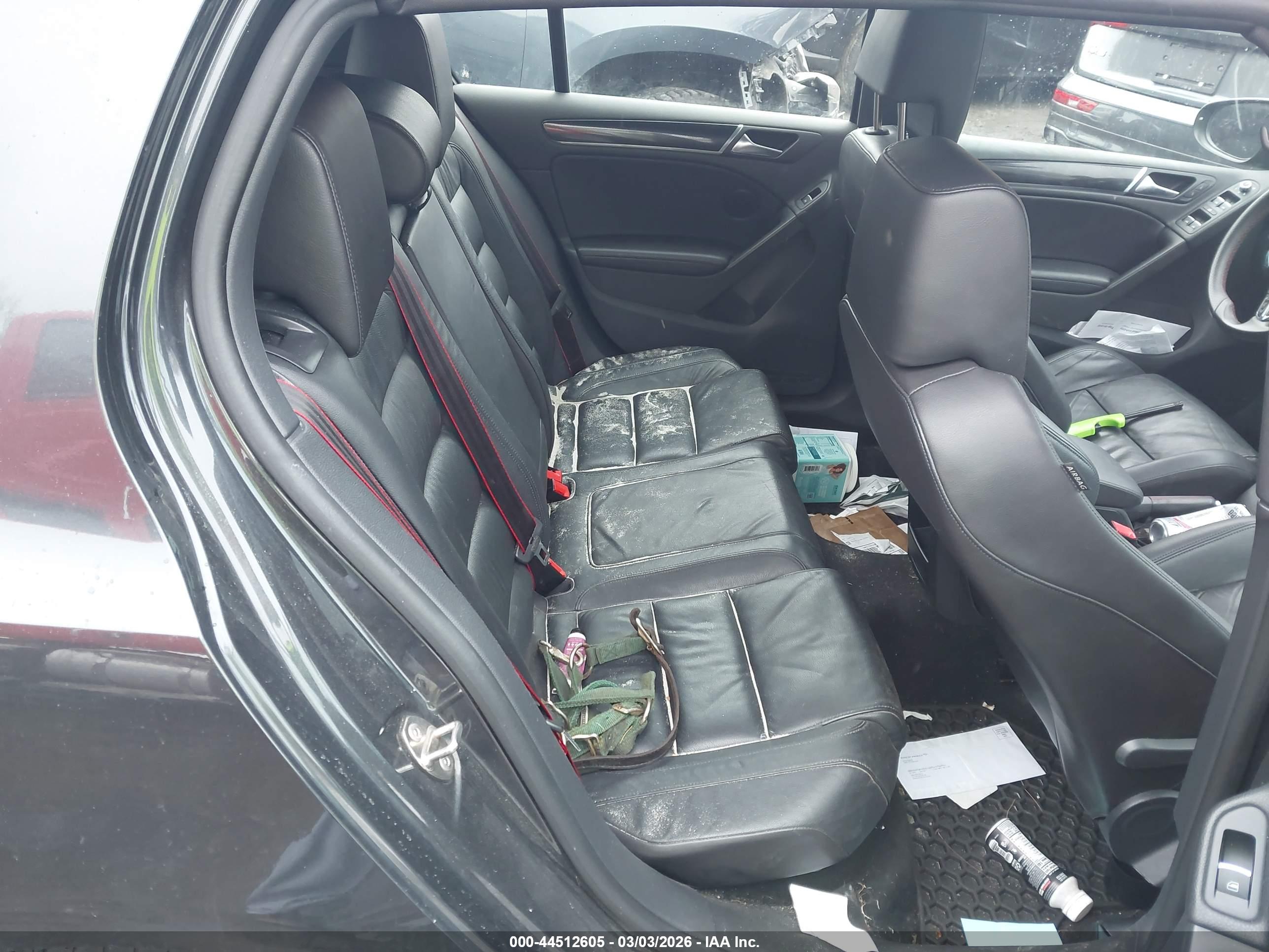 VOLKSWAGEN GTI image 8