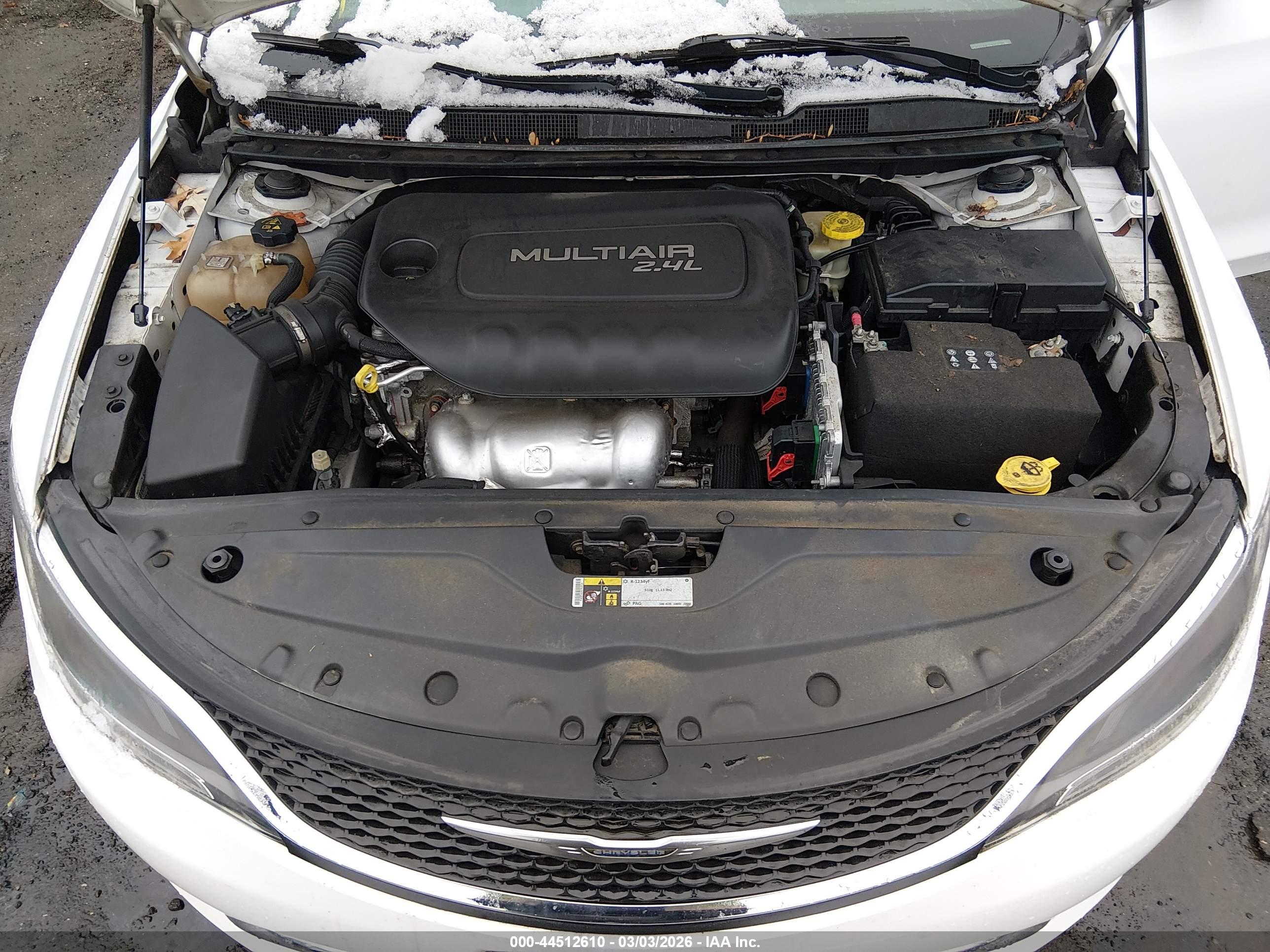 CHRYSLER 200 image 10