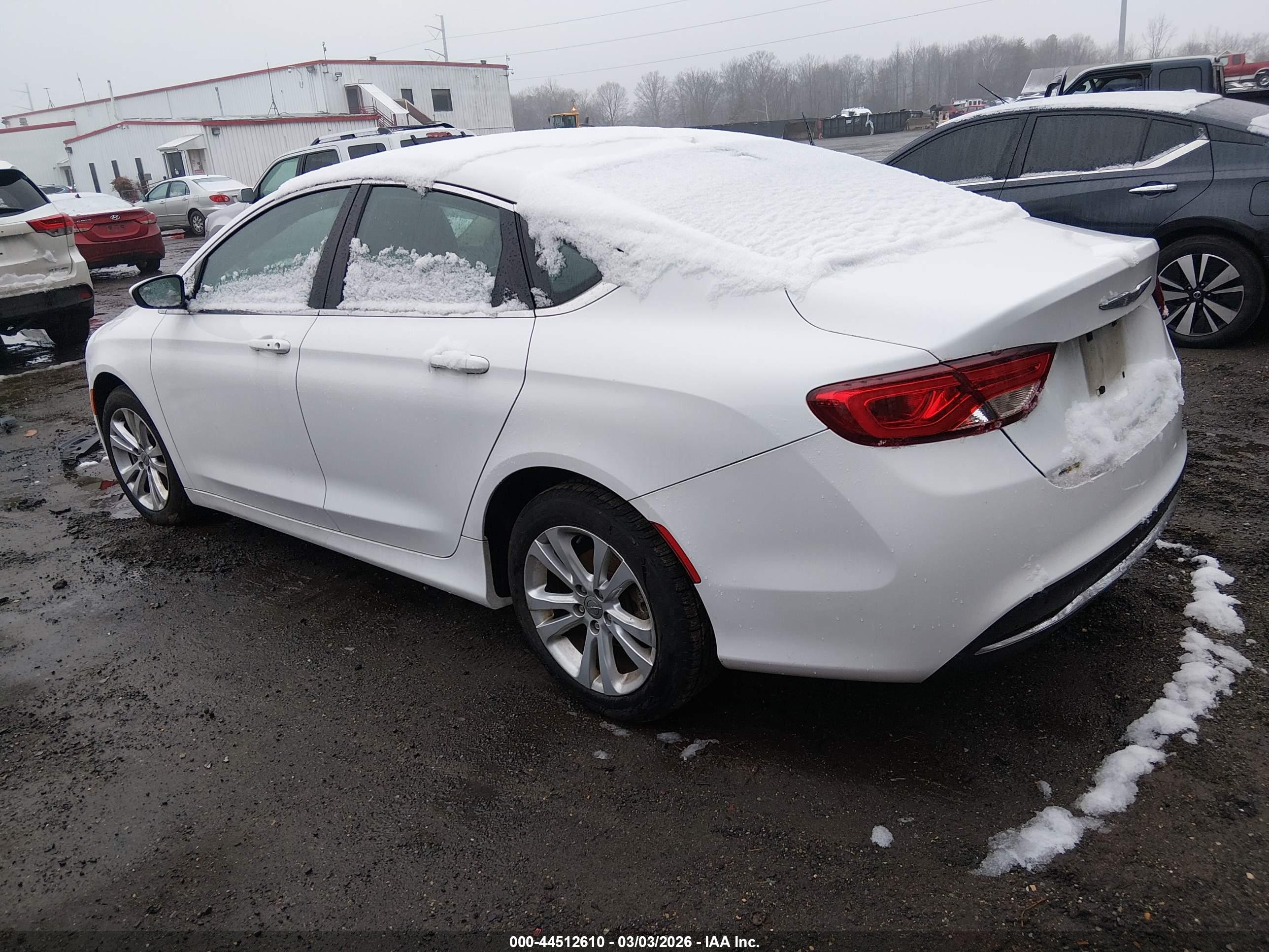 CHRYSLER 200 image 3