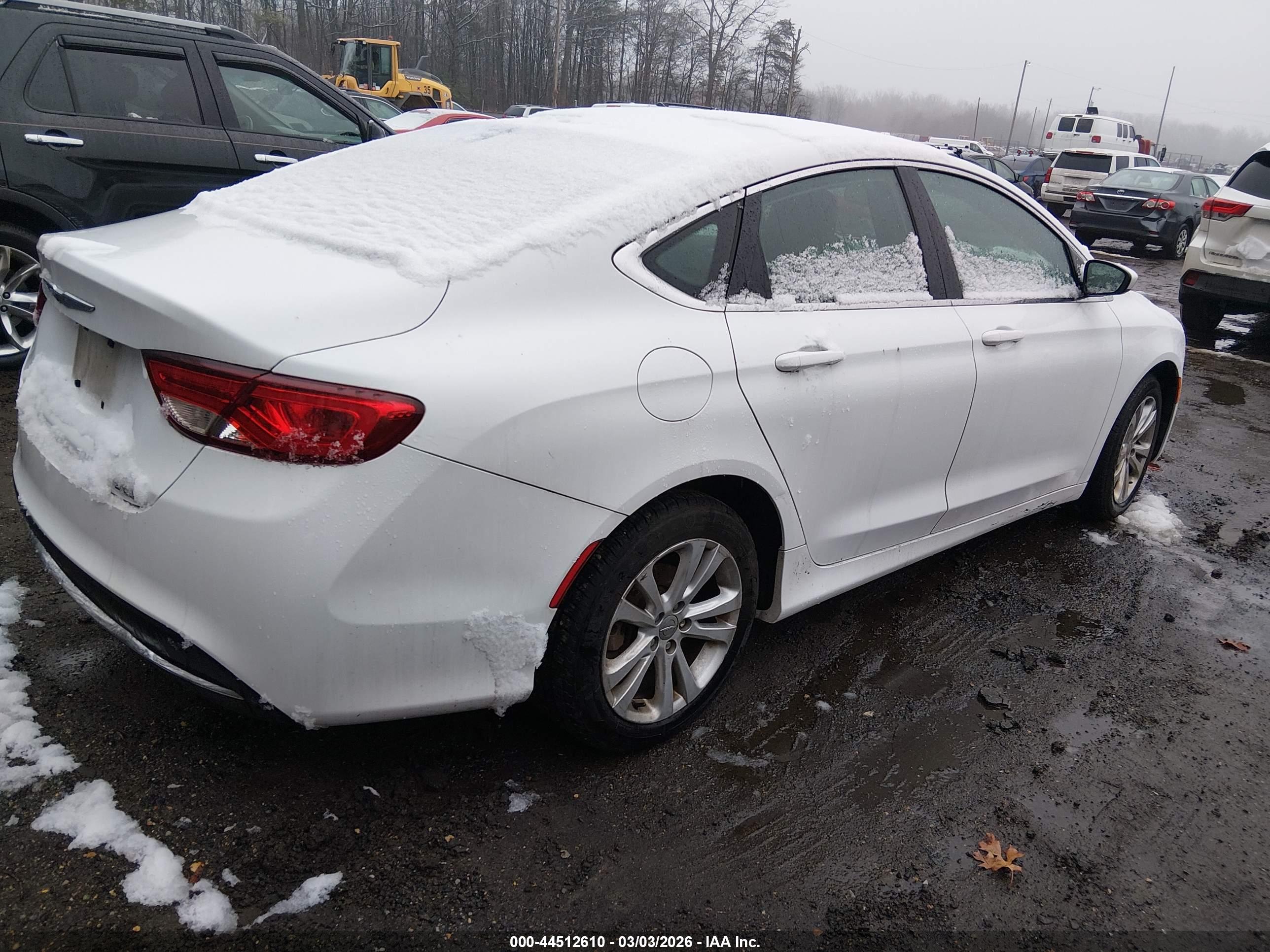 CHRYSLER 200 image 4