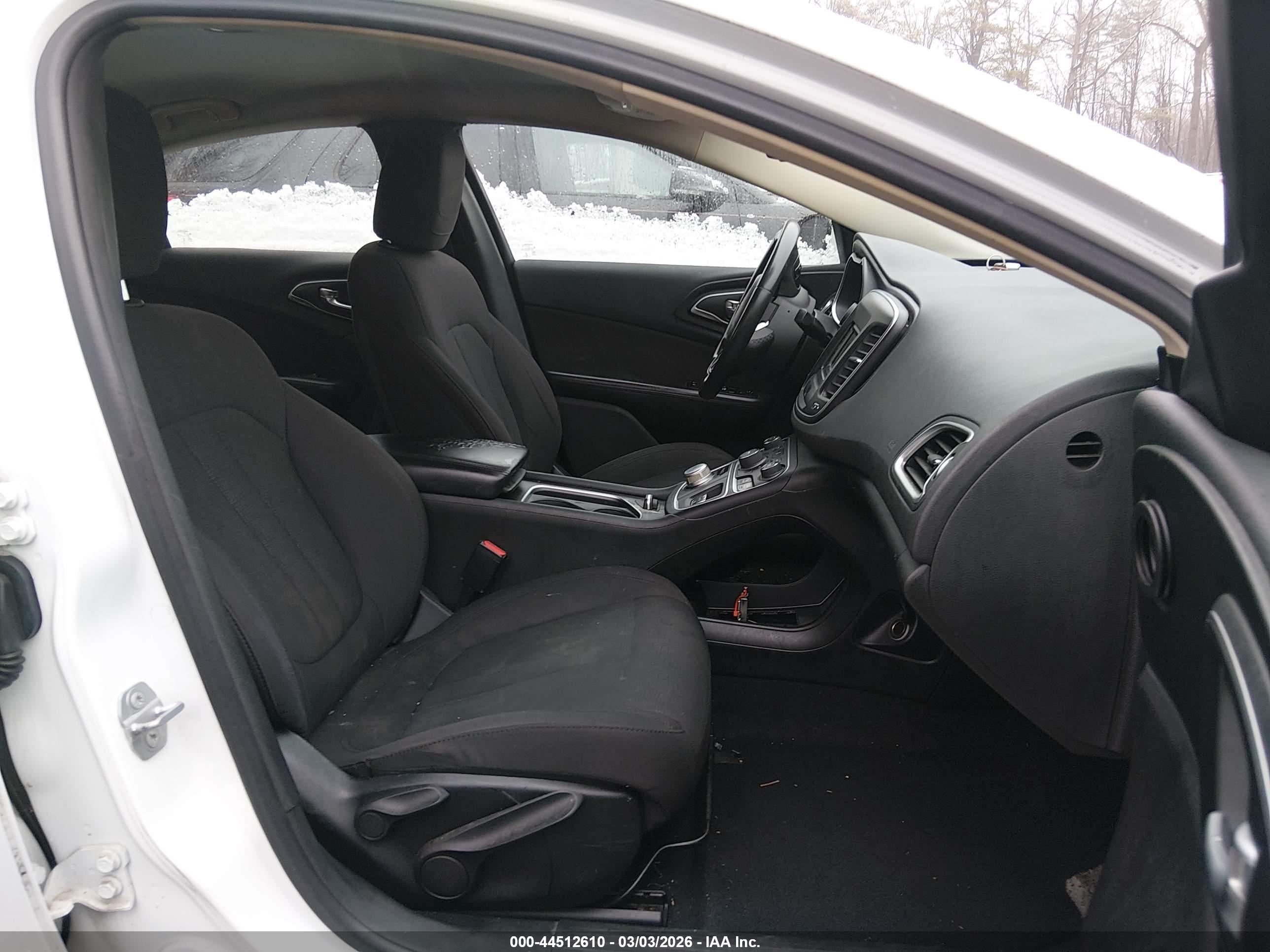 CHRYSLER 200 image 5