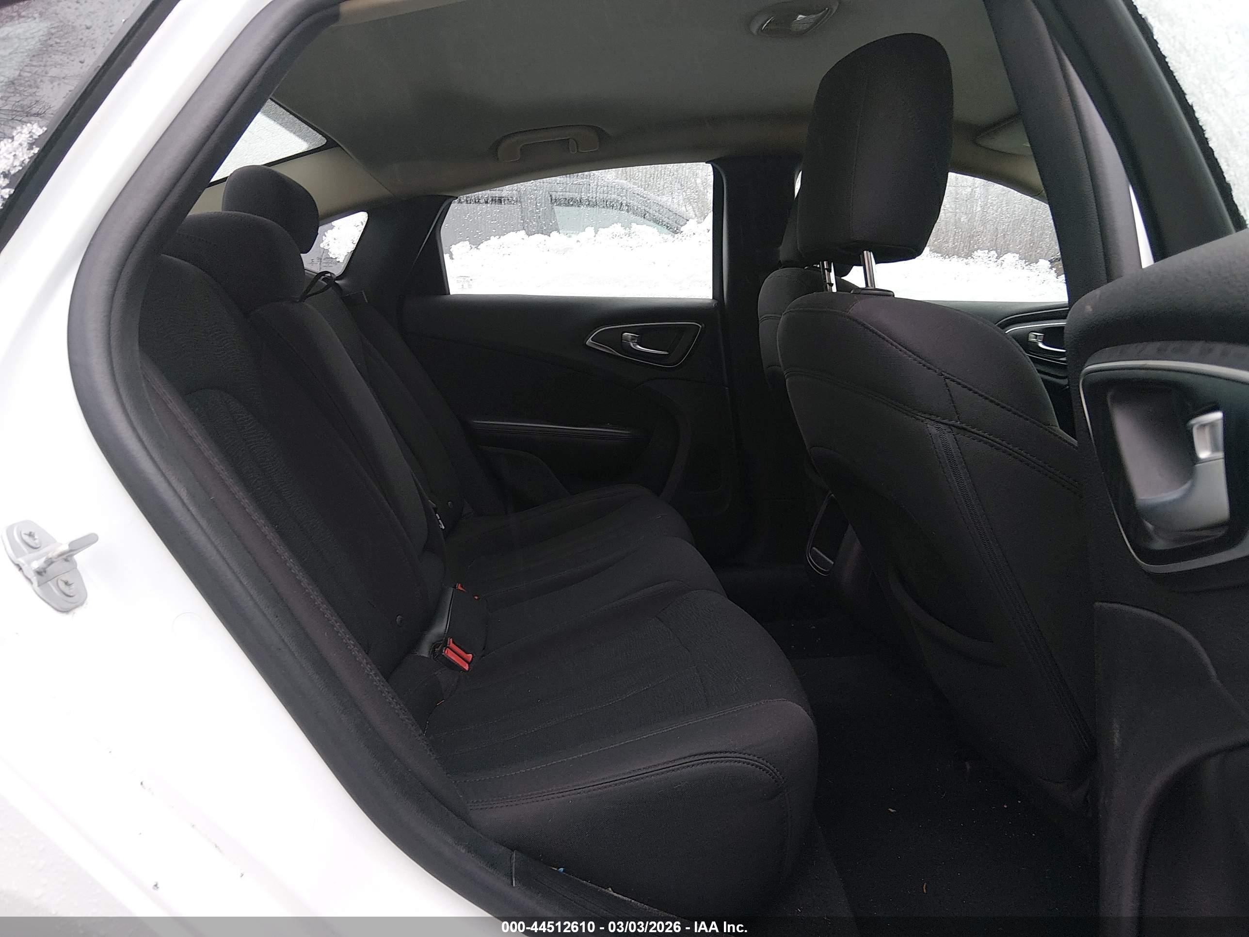 CHRYSLER 200 image 8