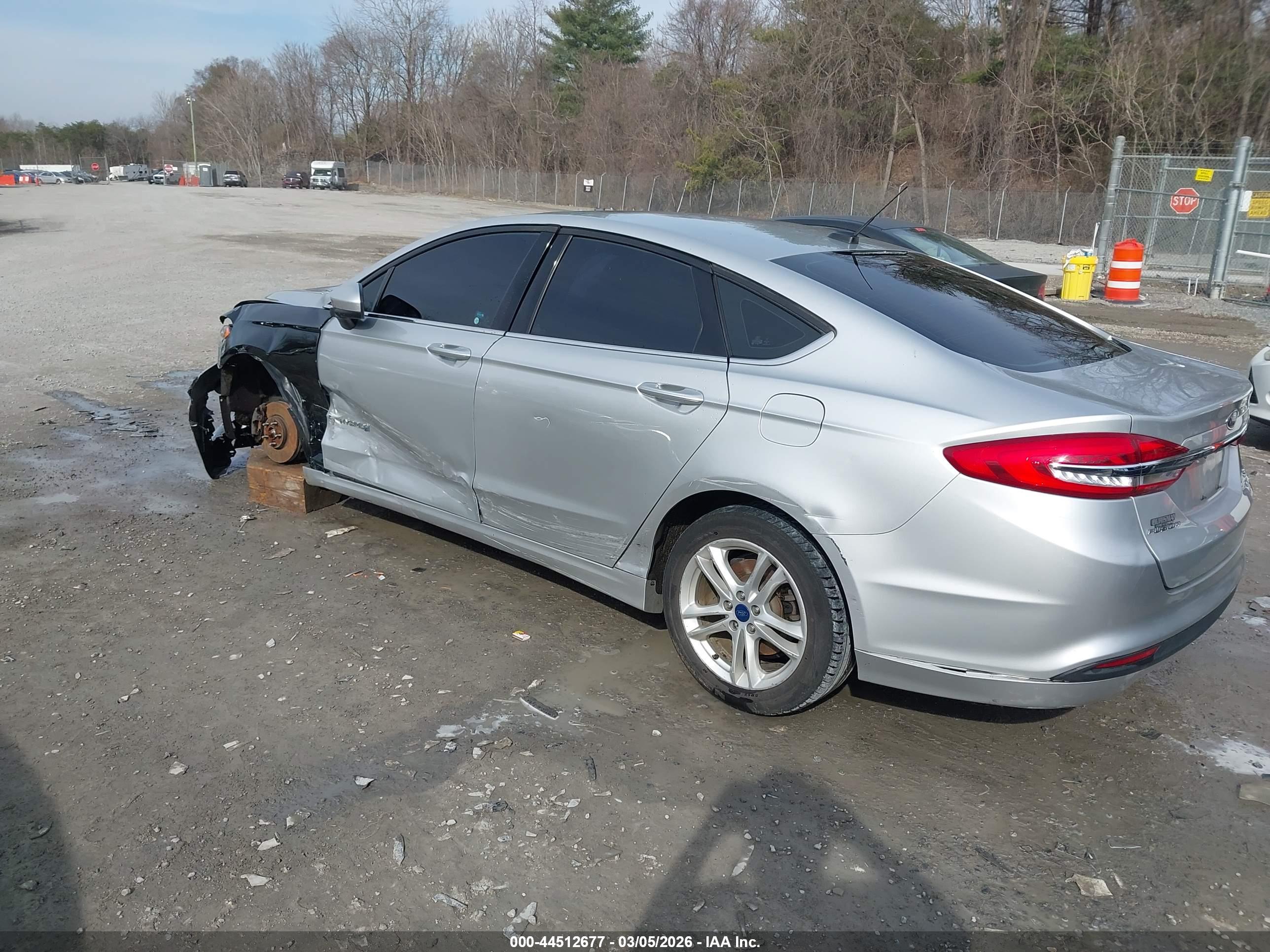 FORD FUSION image 3