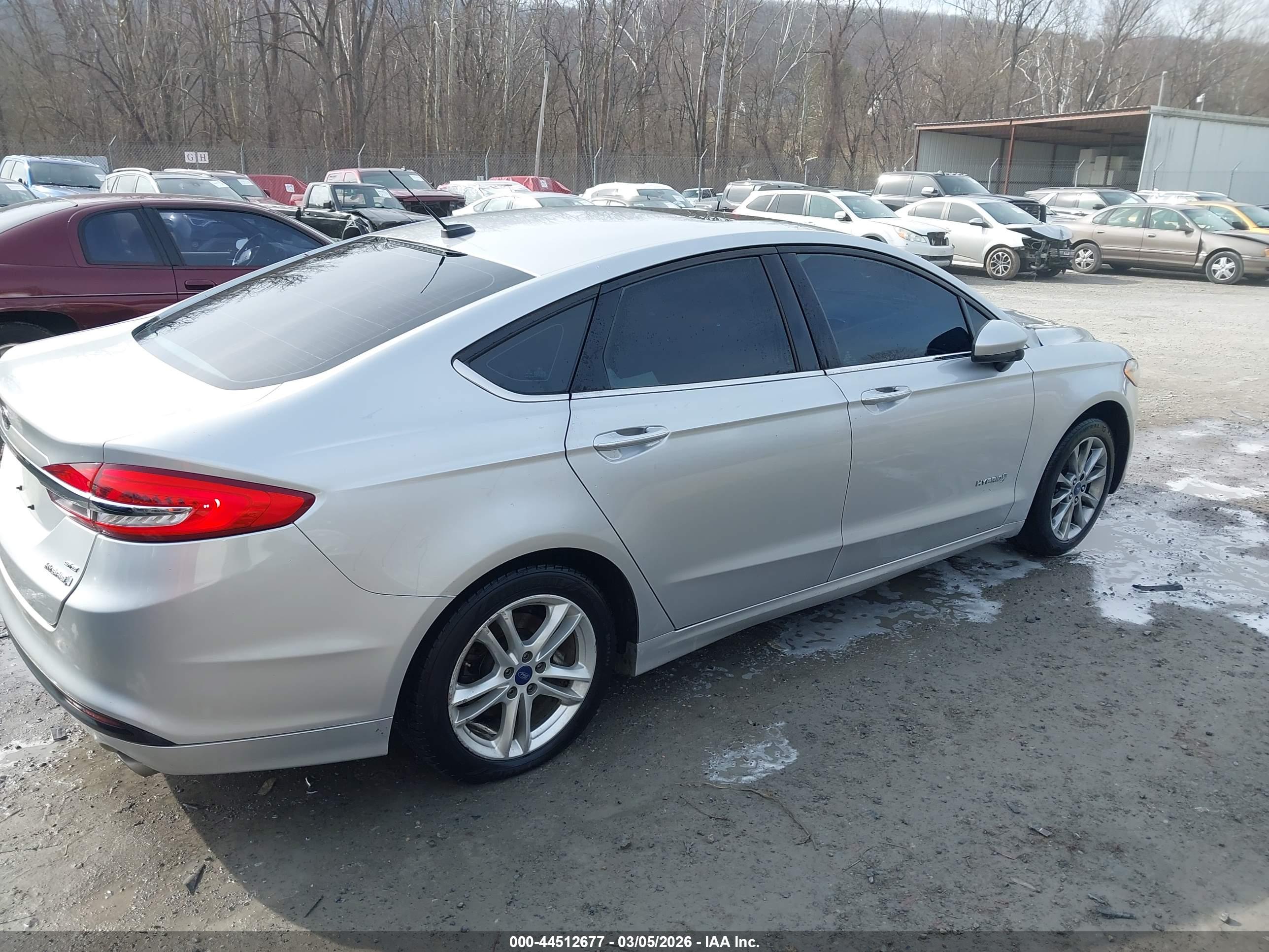 FORD FUSION image 4