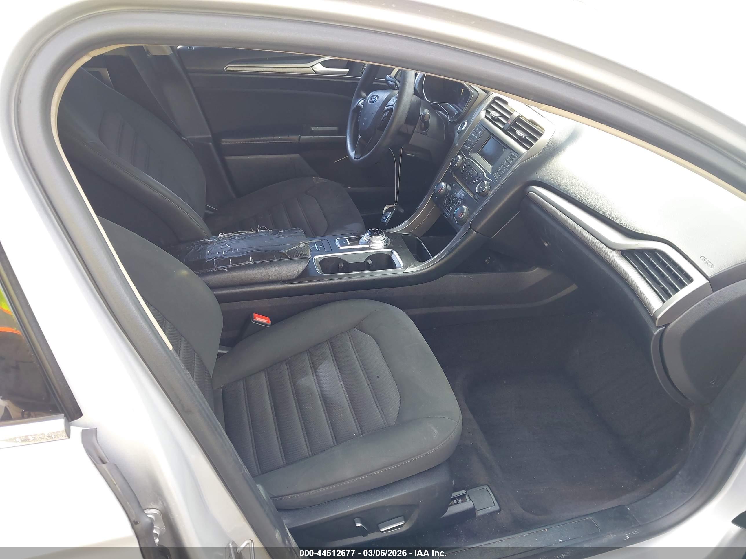 FORD FUSION image 5