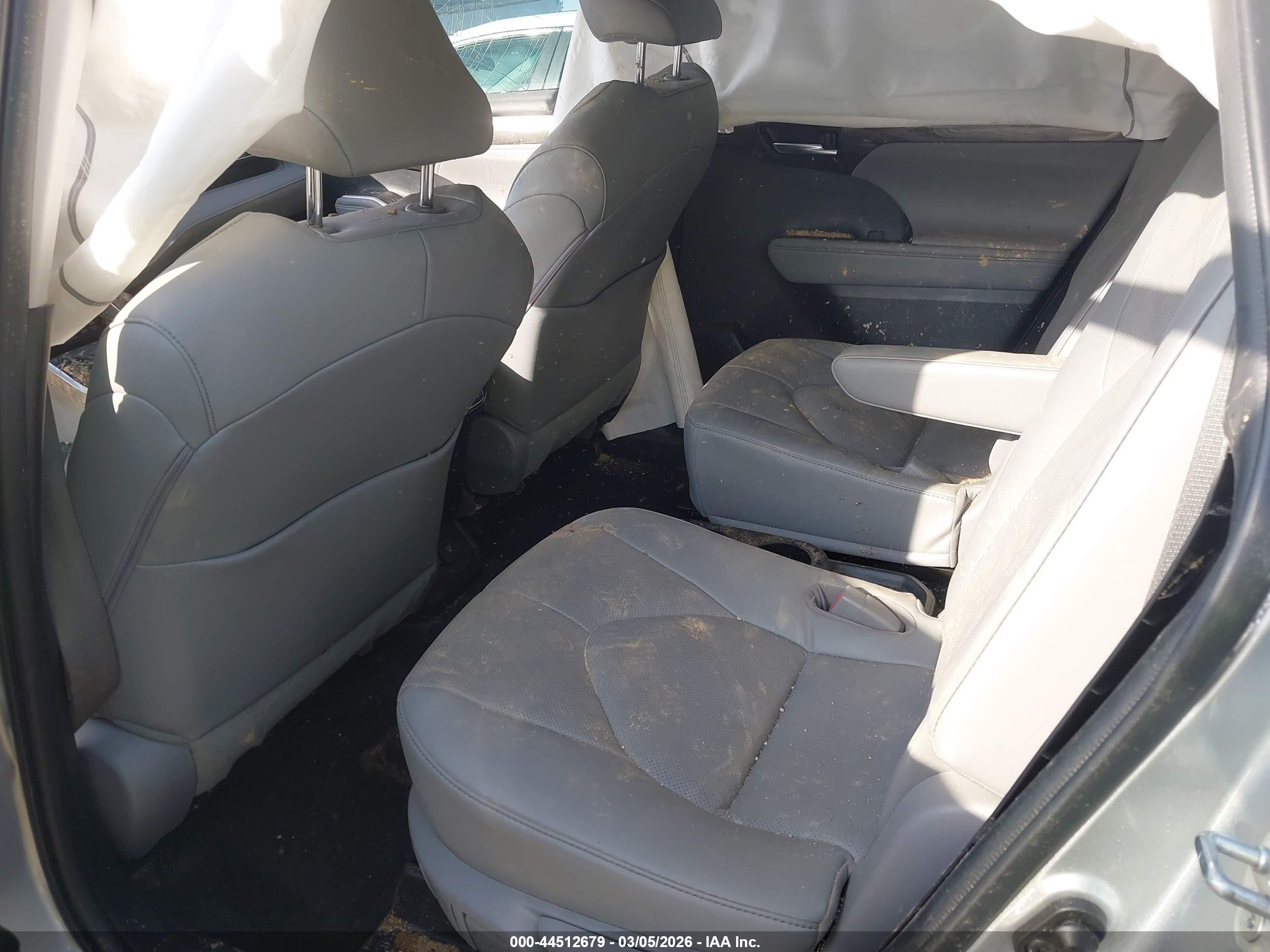TOYOTA HIGHLANDER image 8