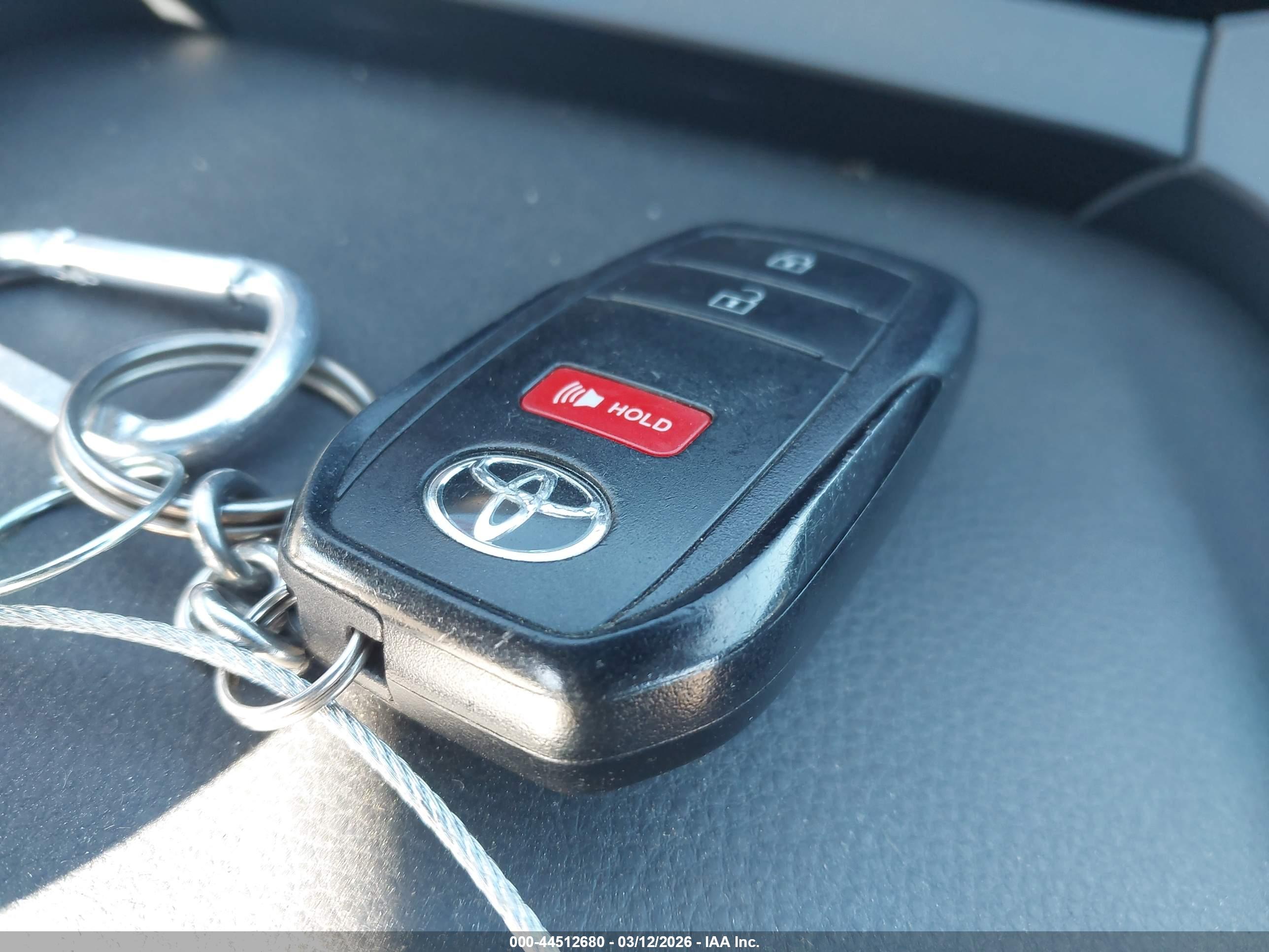 TOYOTA PRIUS image 11