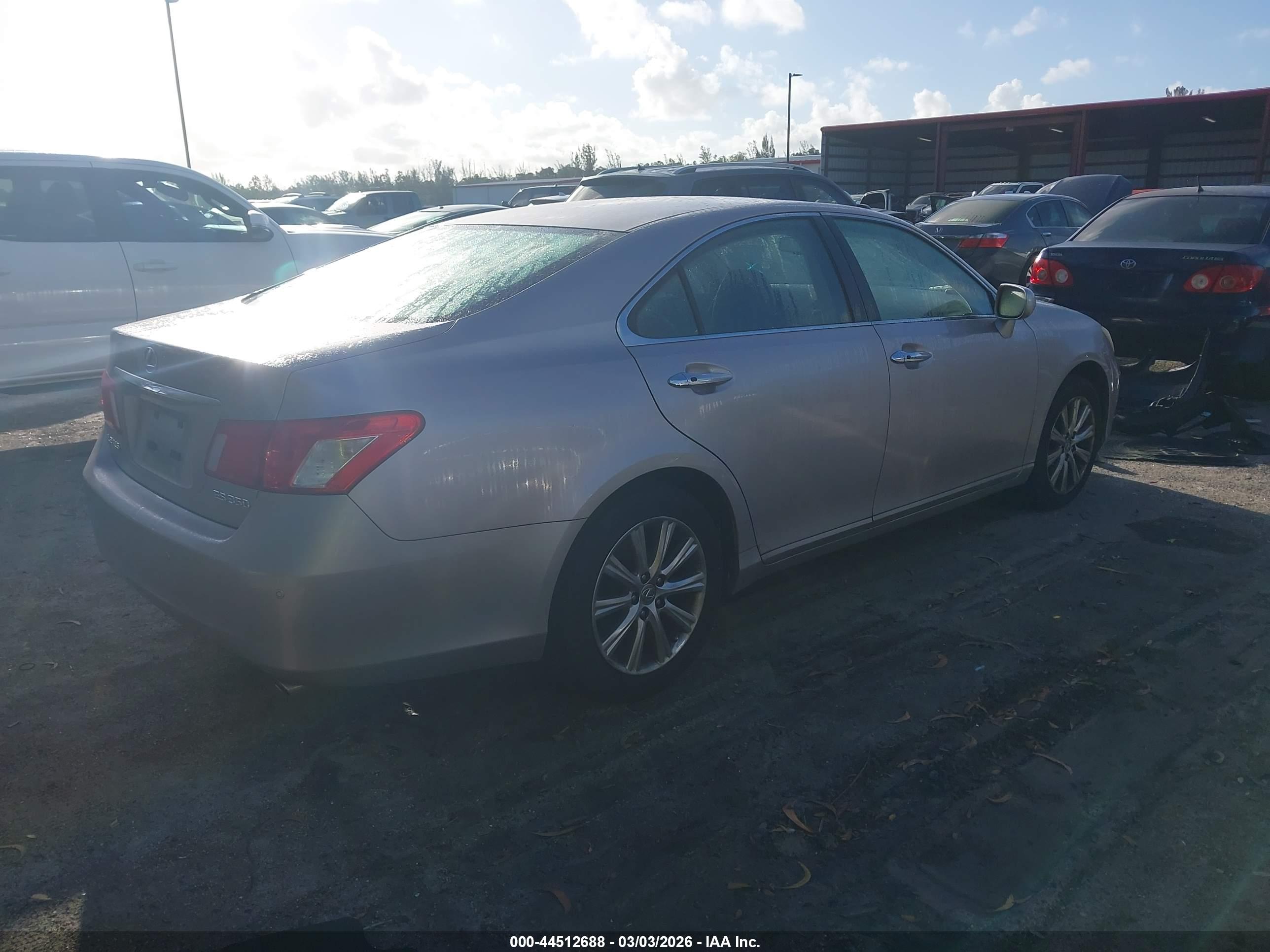 LEXUS ES image 4
