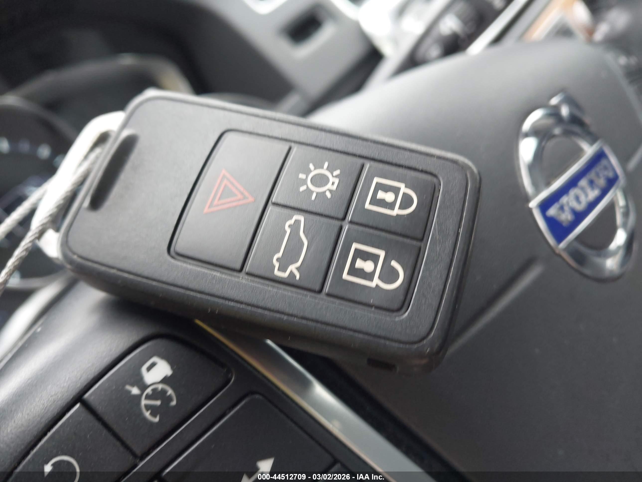 VOLVO S60 image 11
