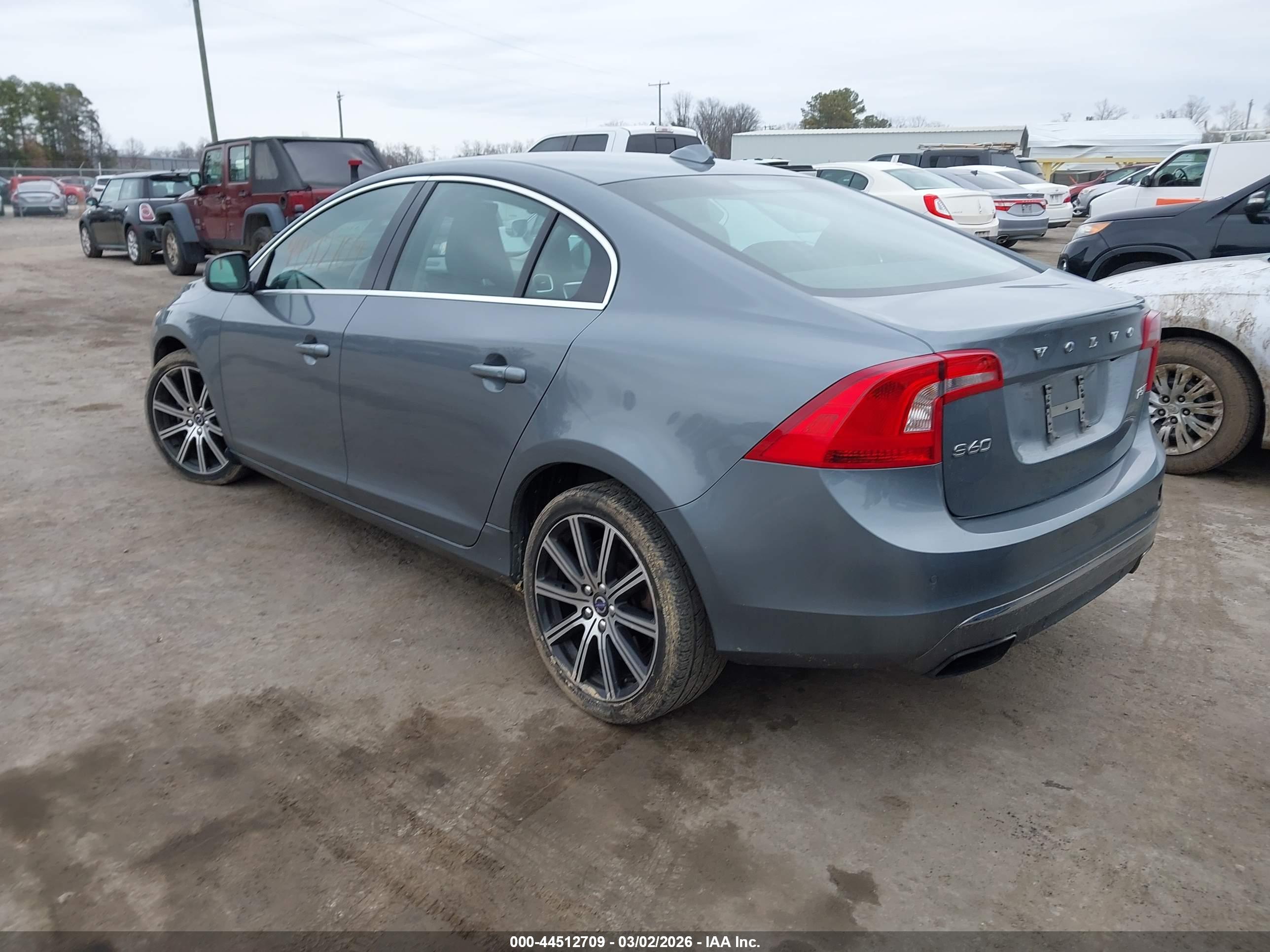 VOLVO S60 image 3