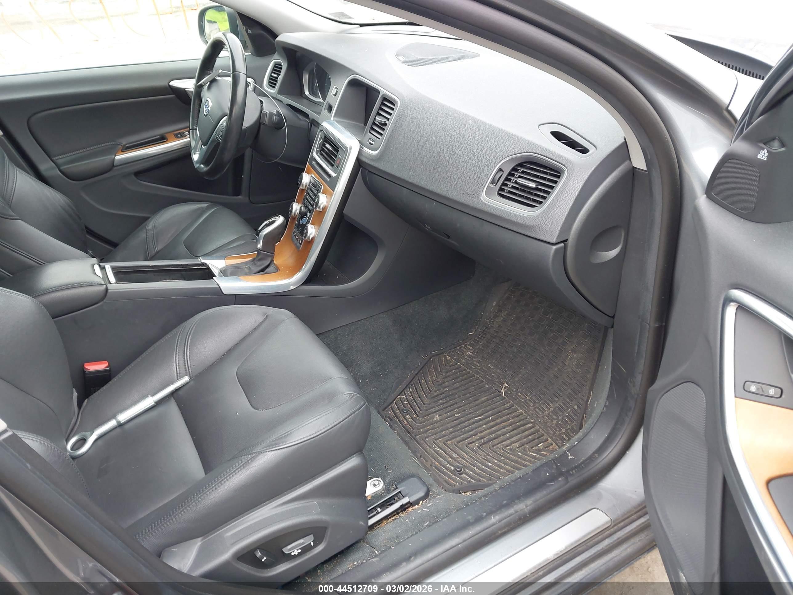 VOLVO S60 image 5