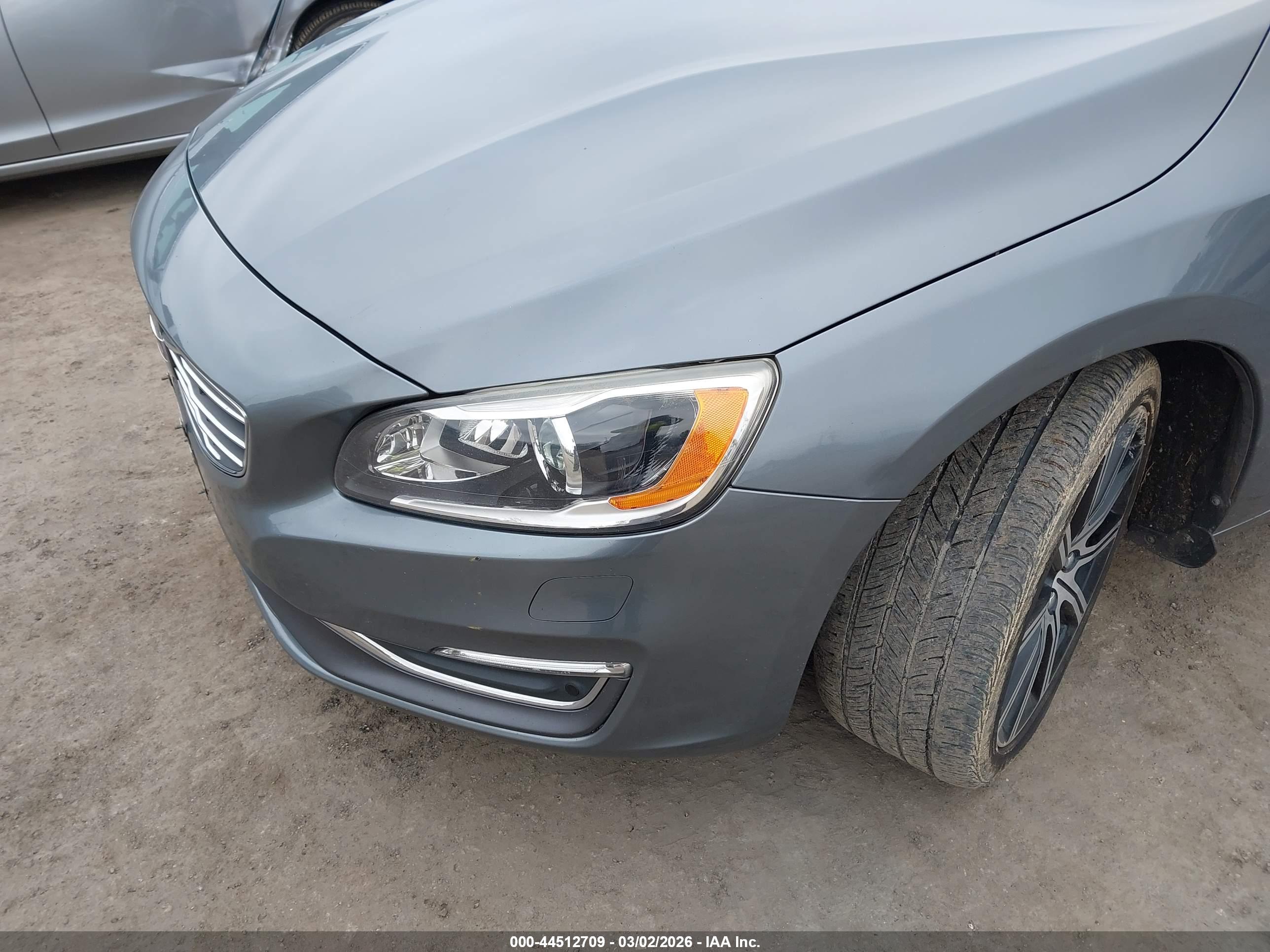 VOLVO S60 image 6