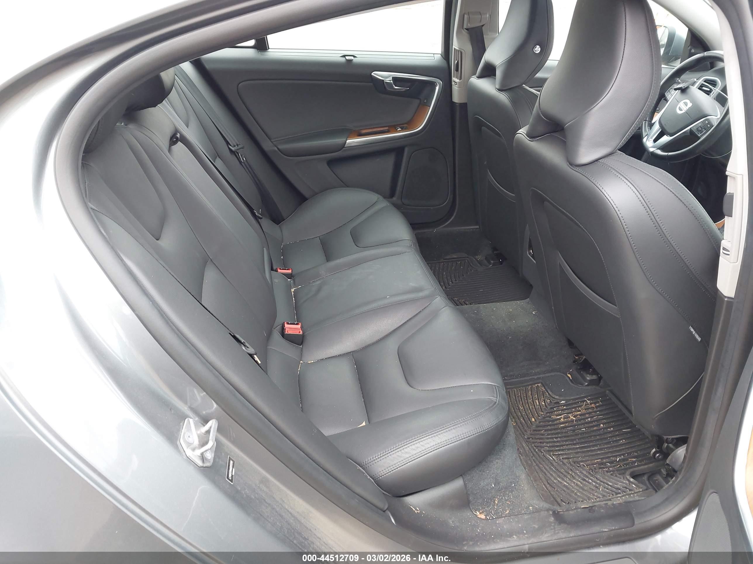 VOLVO S60 image 8