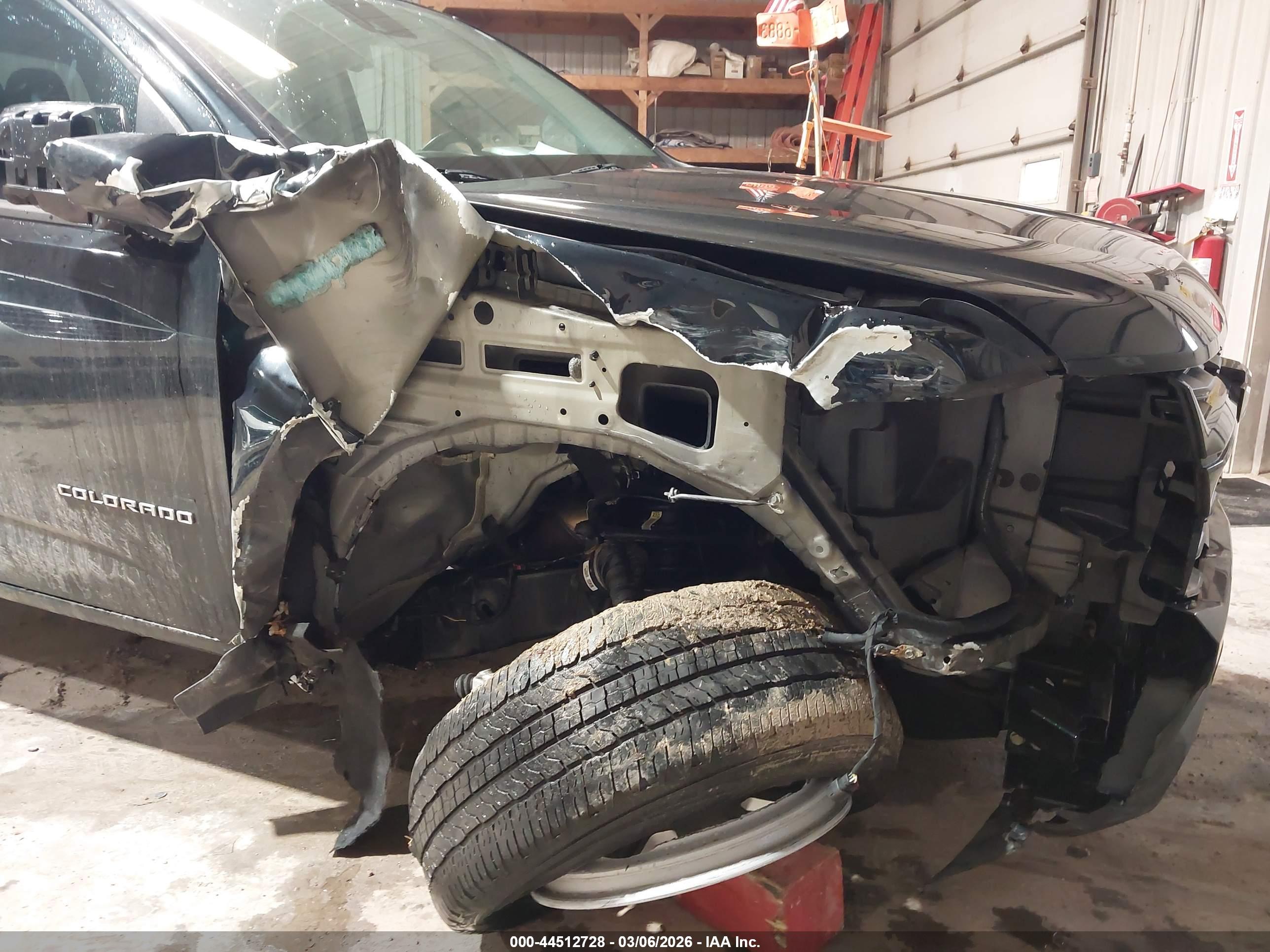 CHEVROLET COLORADO image 6