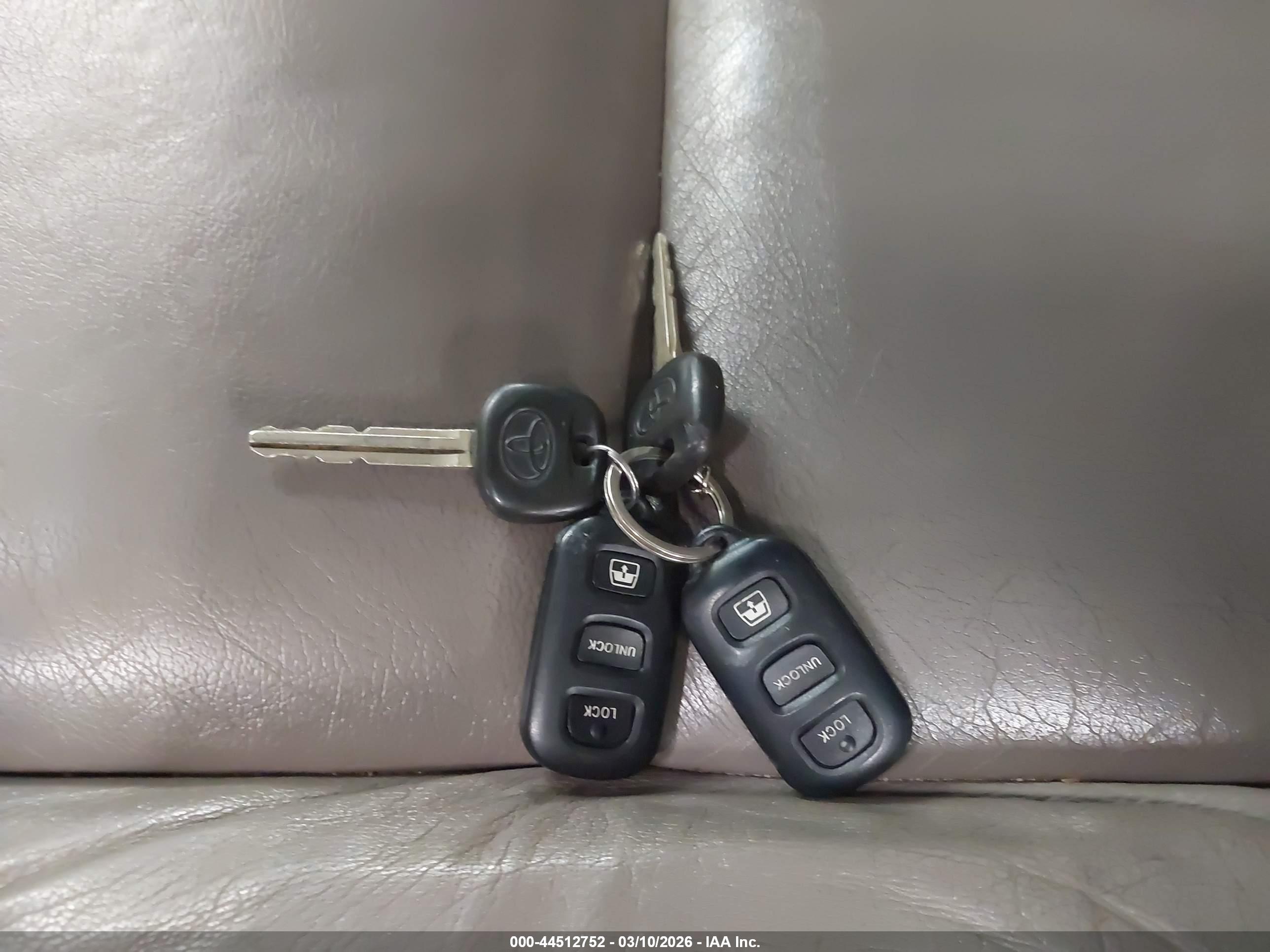 TOYOTA SEQUOIA image 11