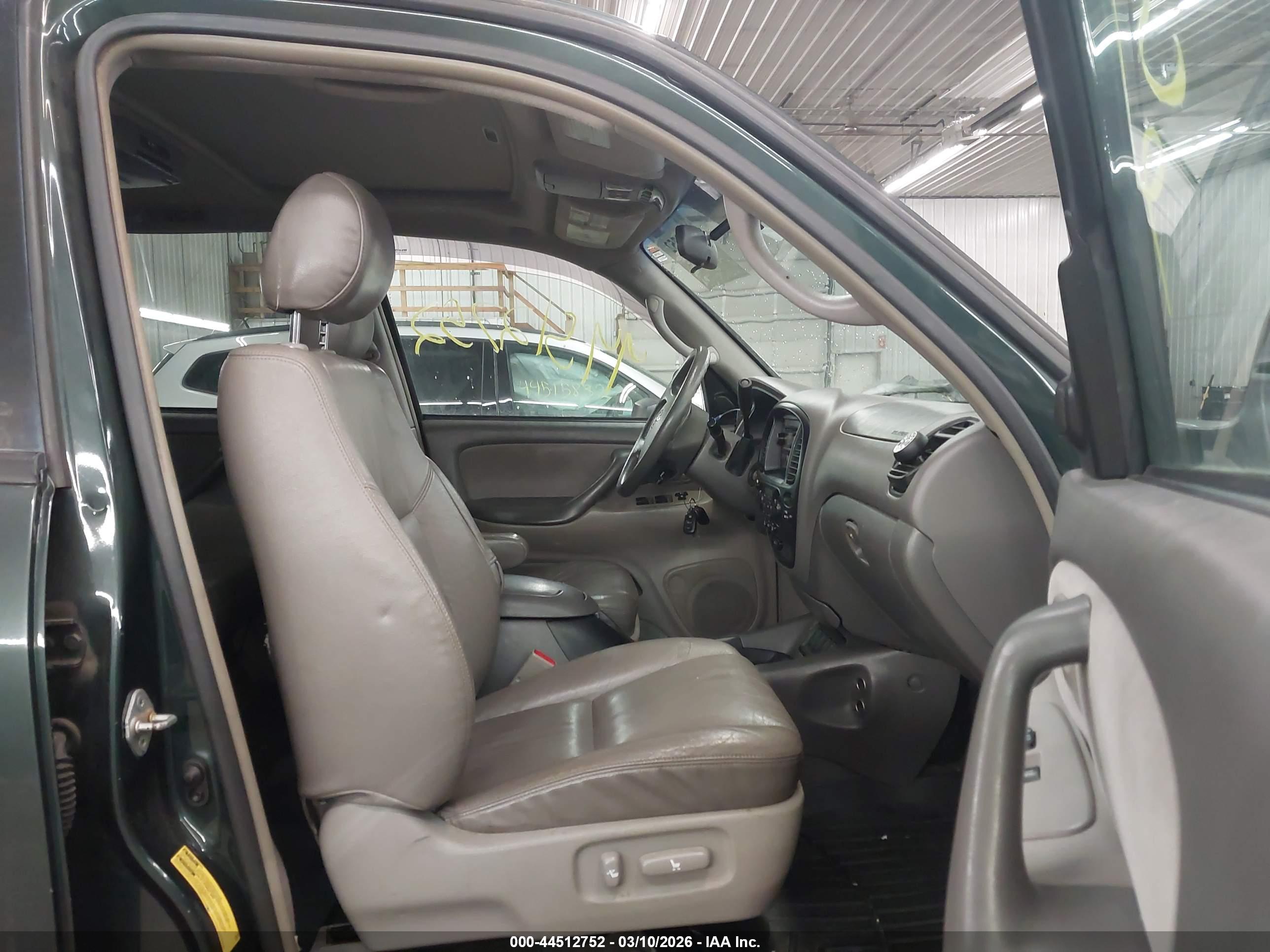 TOYOTA SEQUOIA image 5