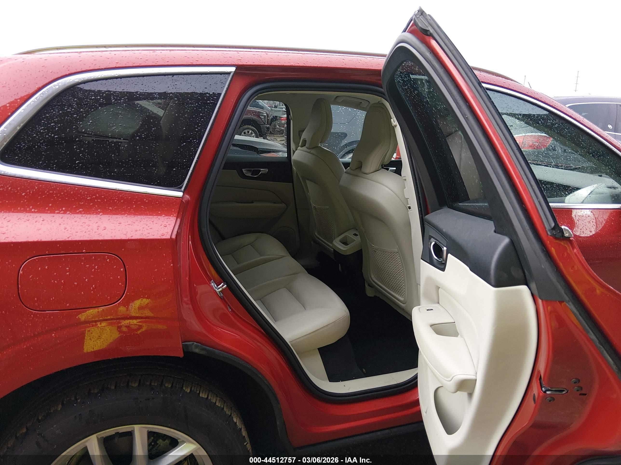 VOLVO XC60 image 8