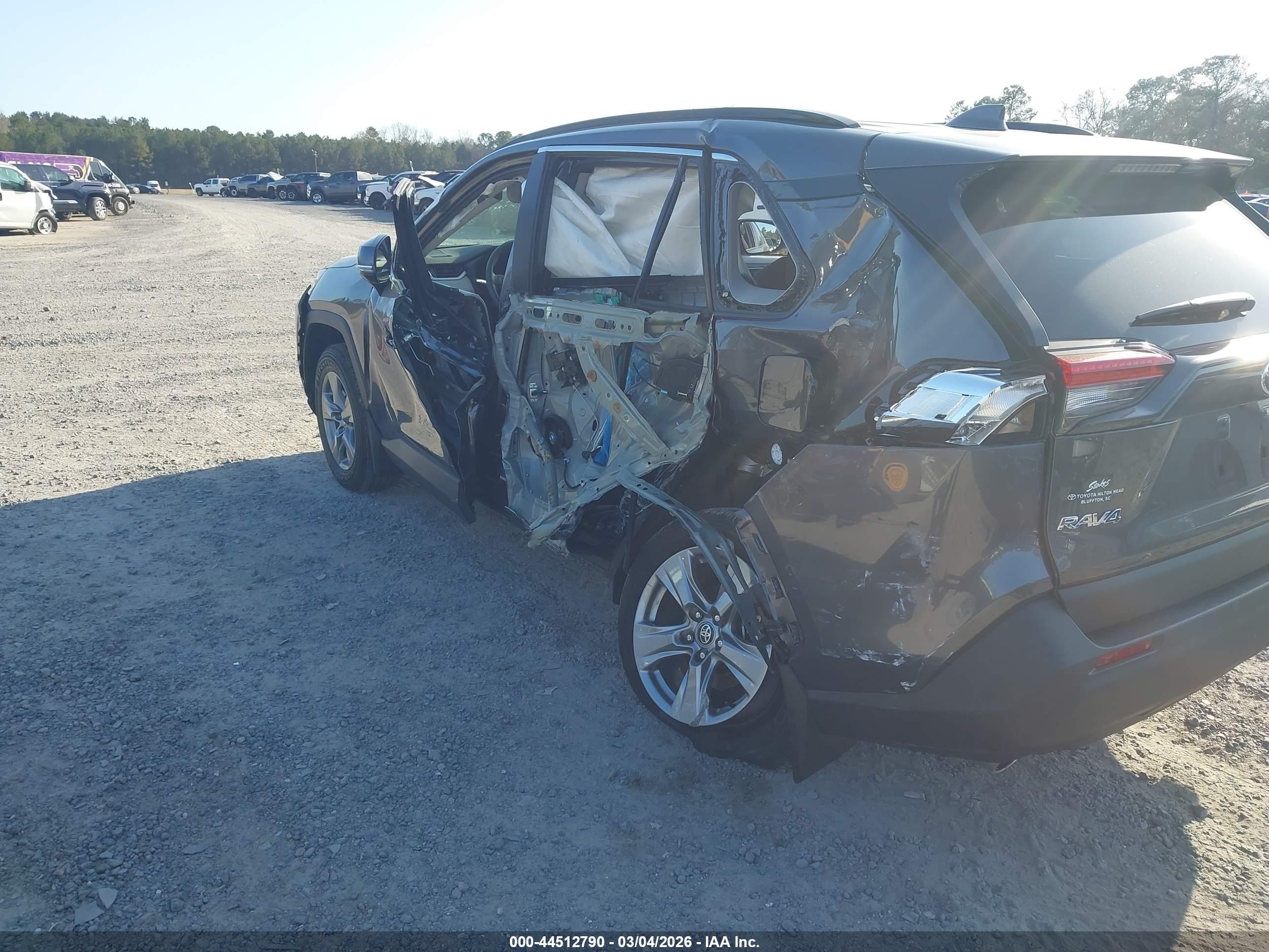 TOYOTA RAV4 image 3