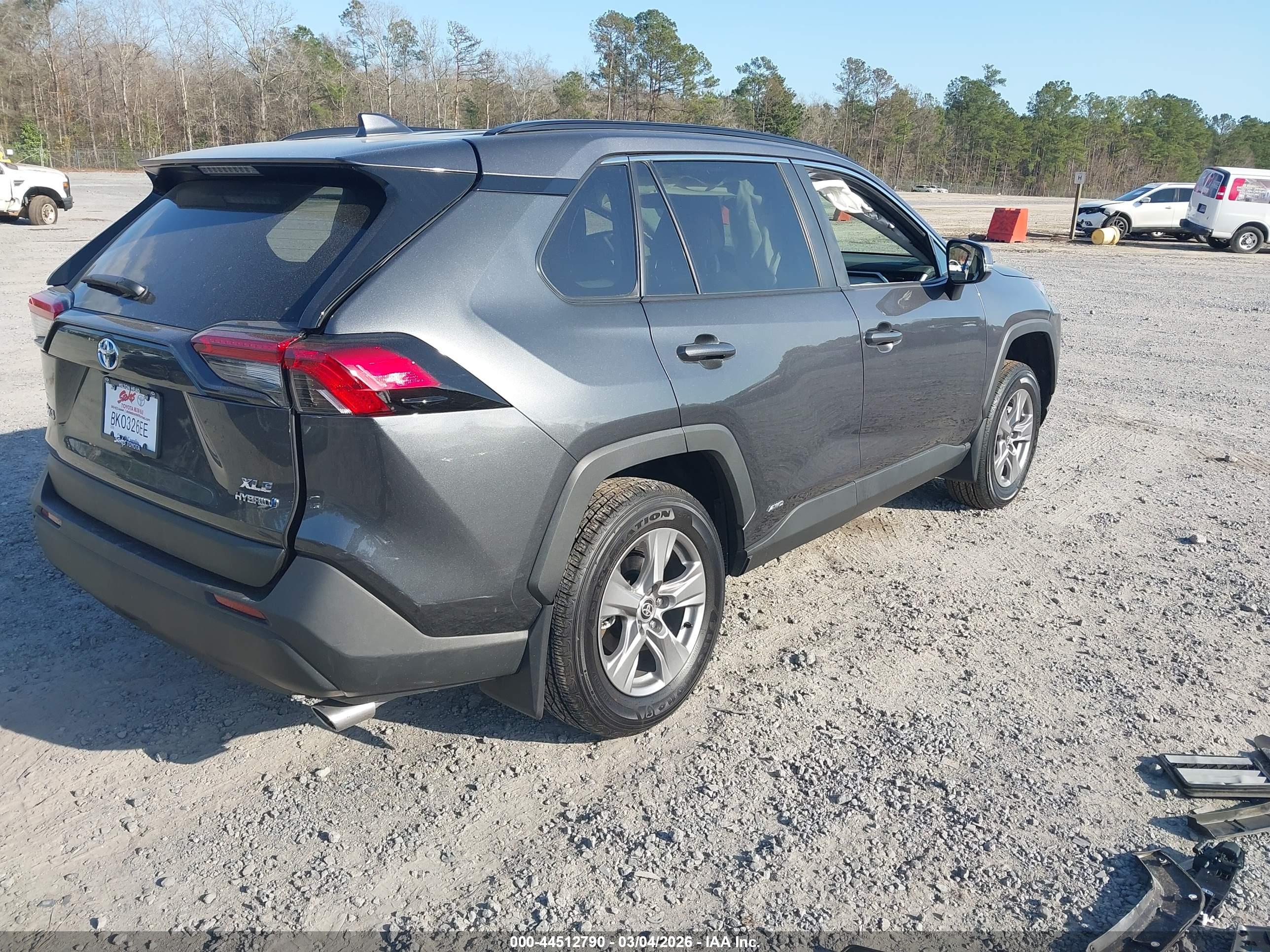 TOYOTA RAV4 image 4