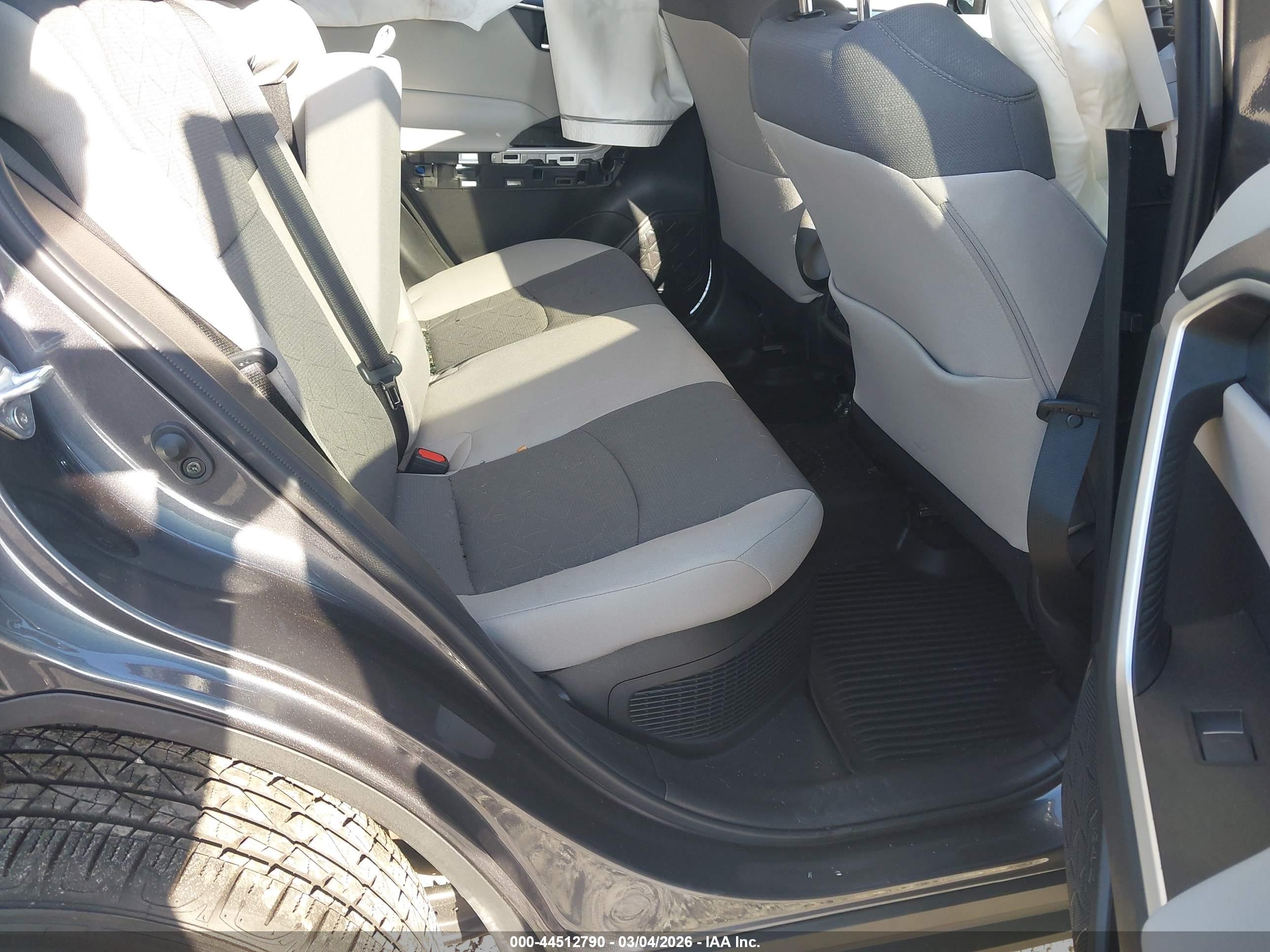 TOYOTA RAV4 image 8