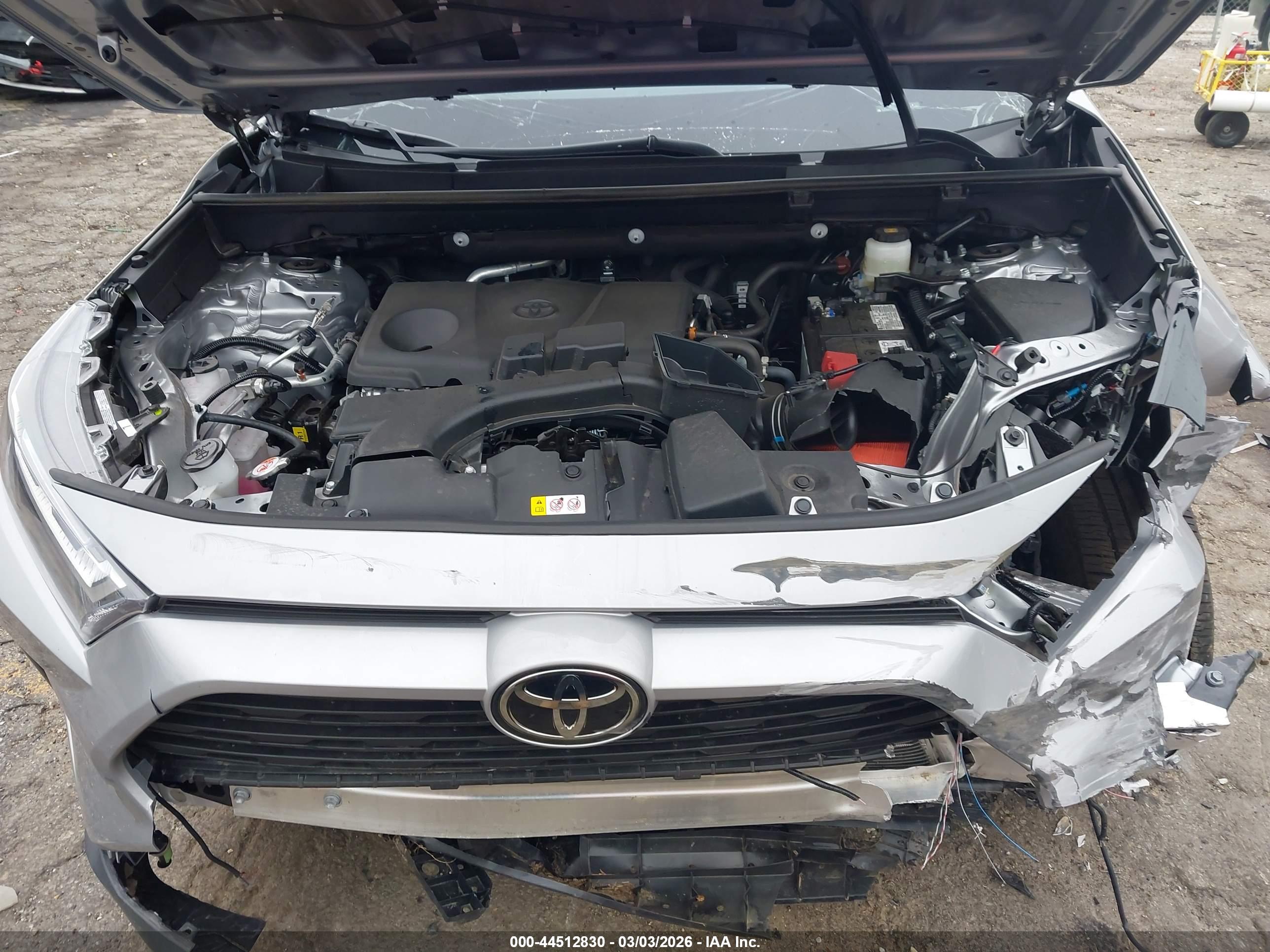 TOYOTA RAV4 image 10
