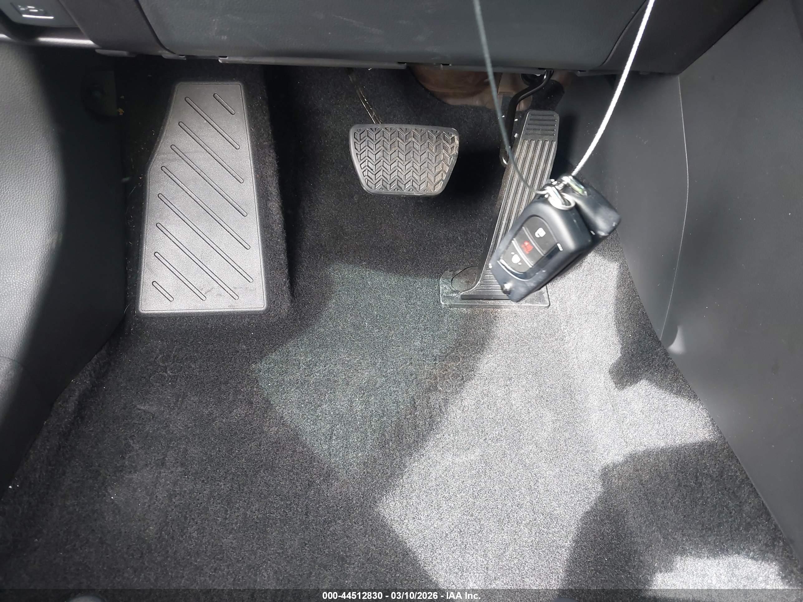 TOYOTA RAV4 image 11