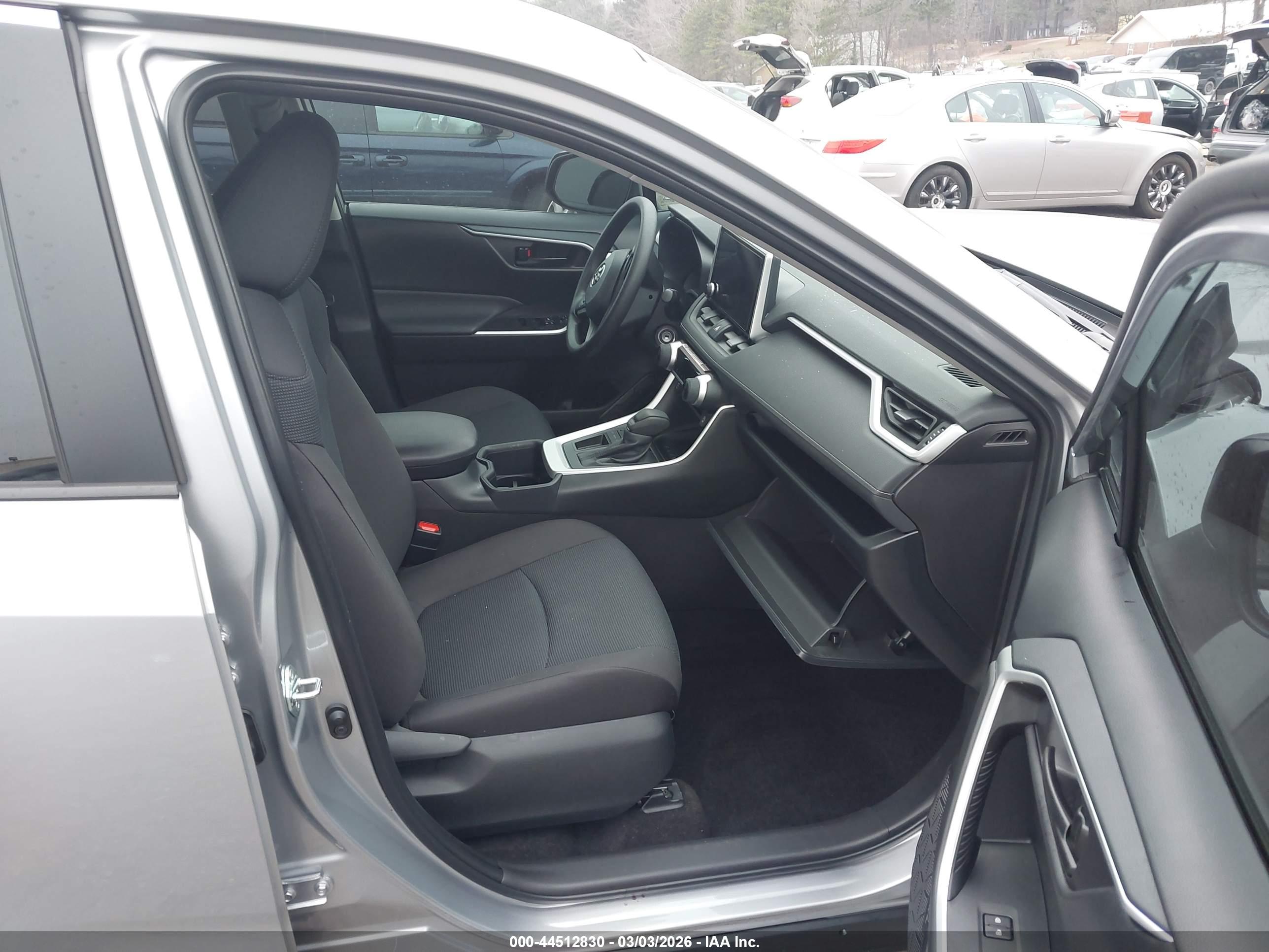 TOYOTA RAV4 image 5