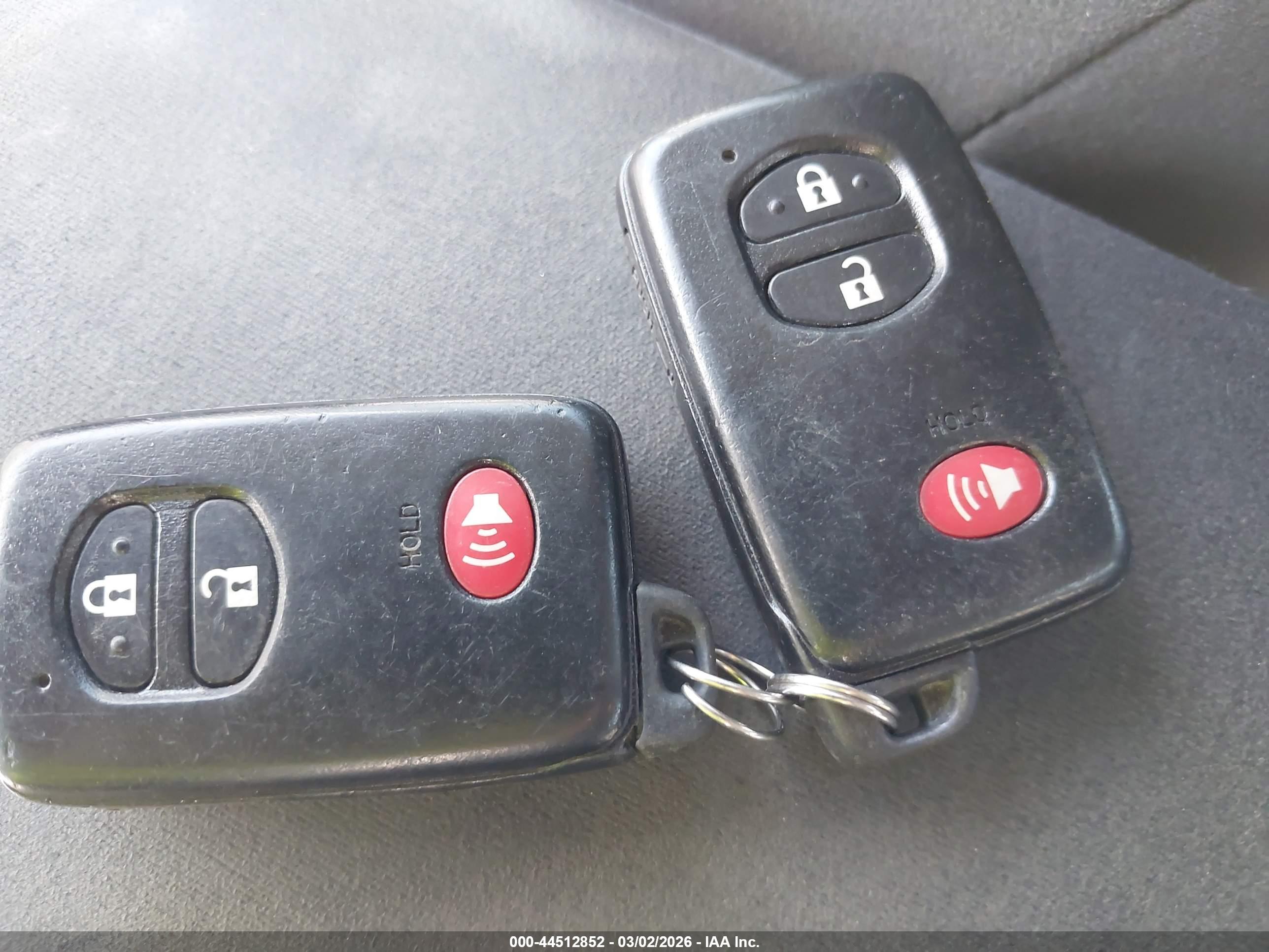 TOYOTA PRIUS image 11