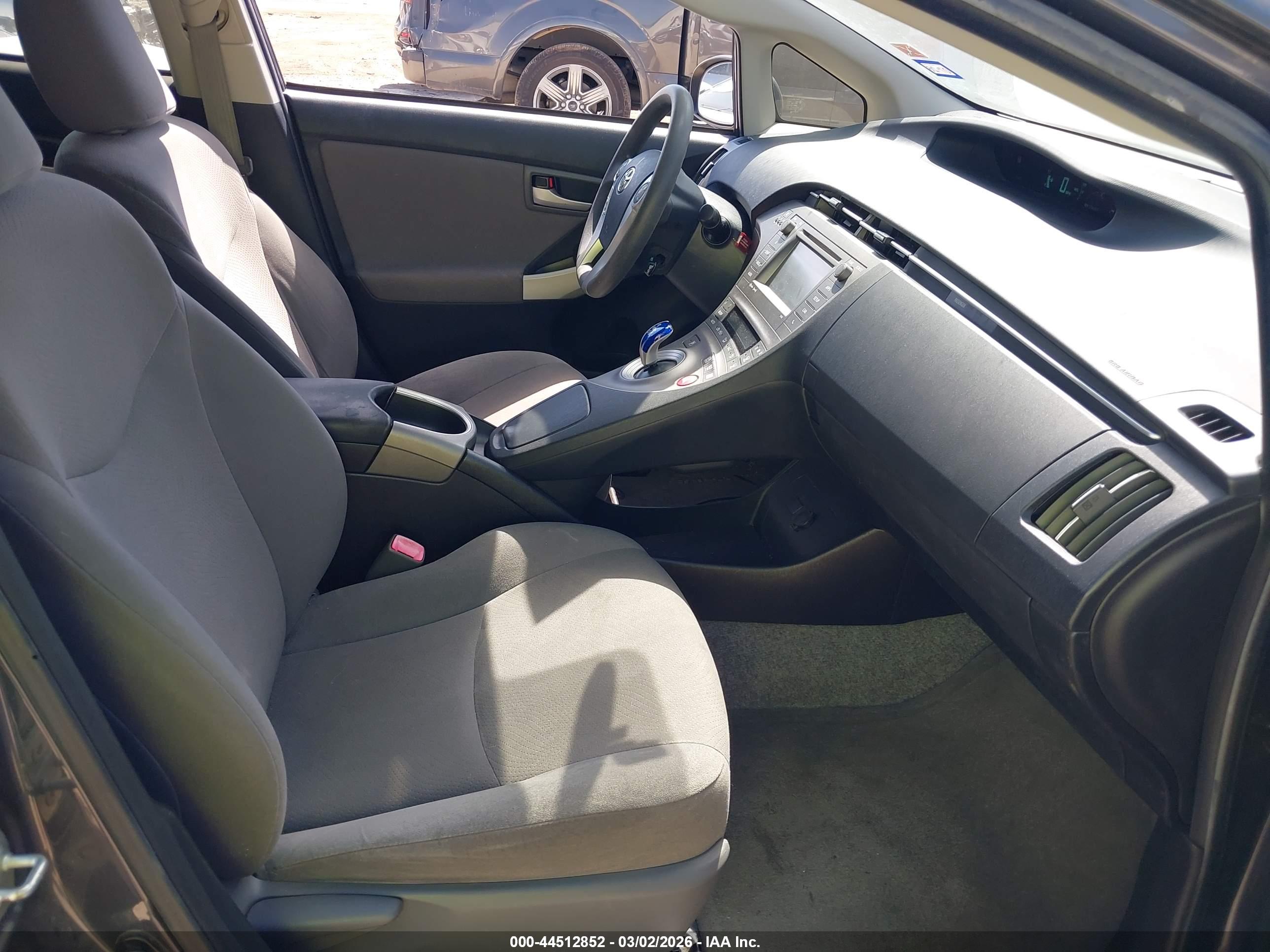 TOYOTA PRIUS image 5