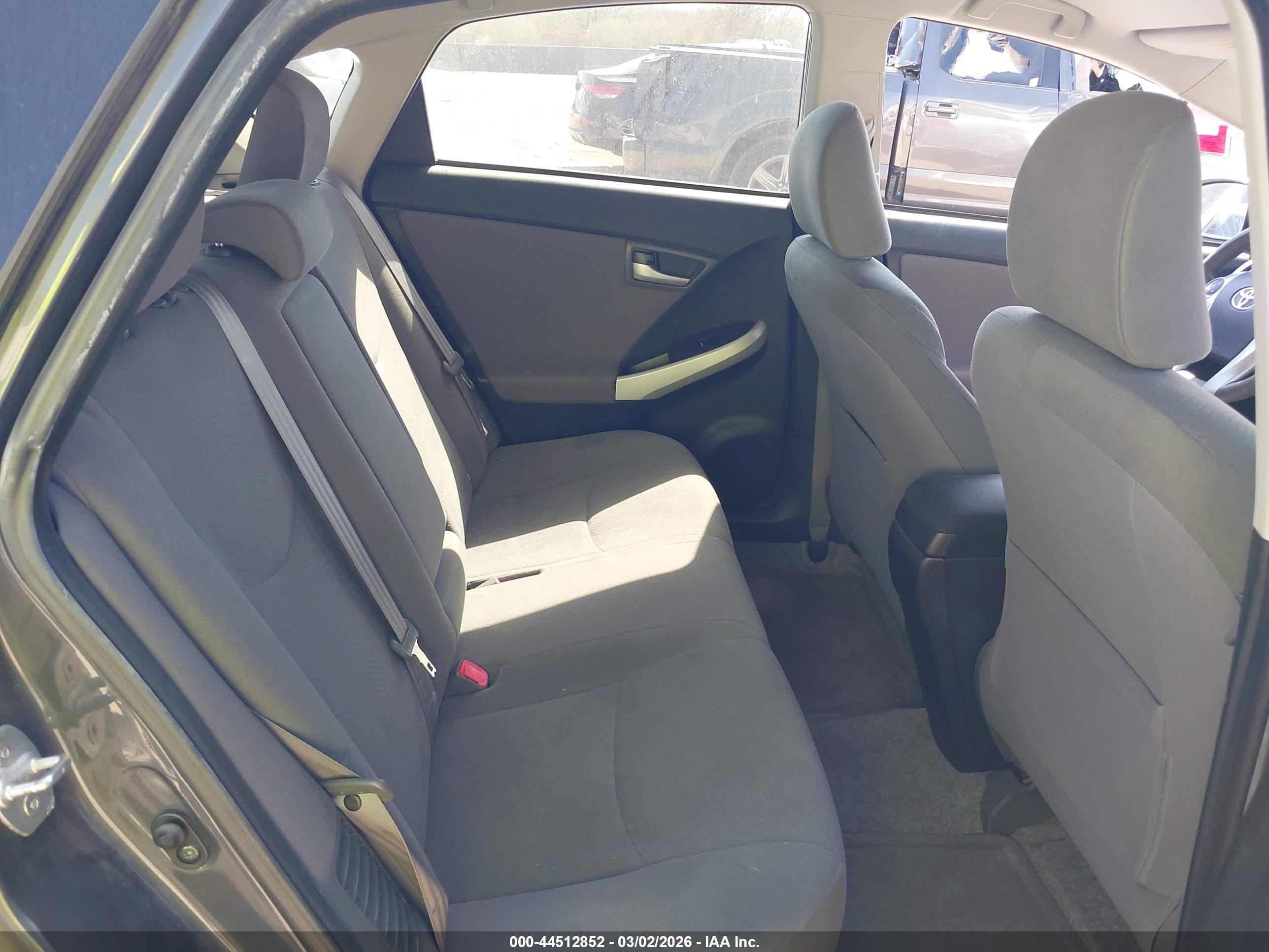 TOYOTA PRIUS image 8