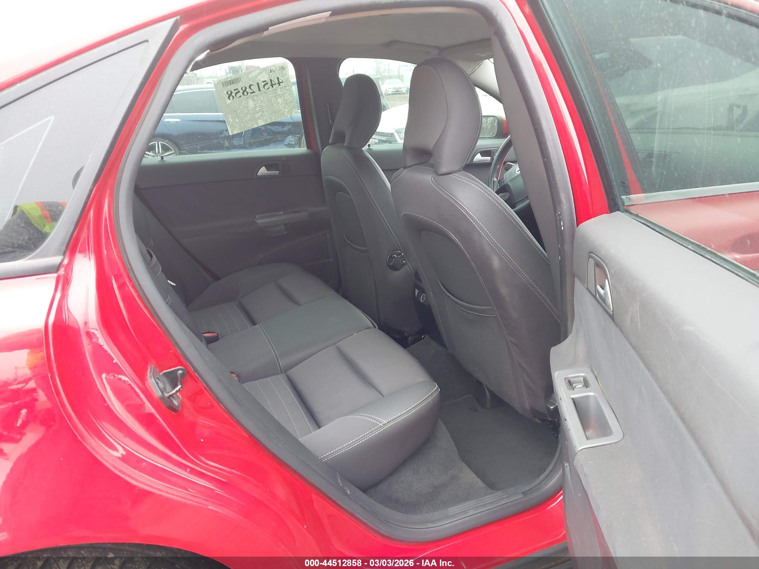 VOLVO S40 image 8