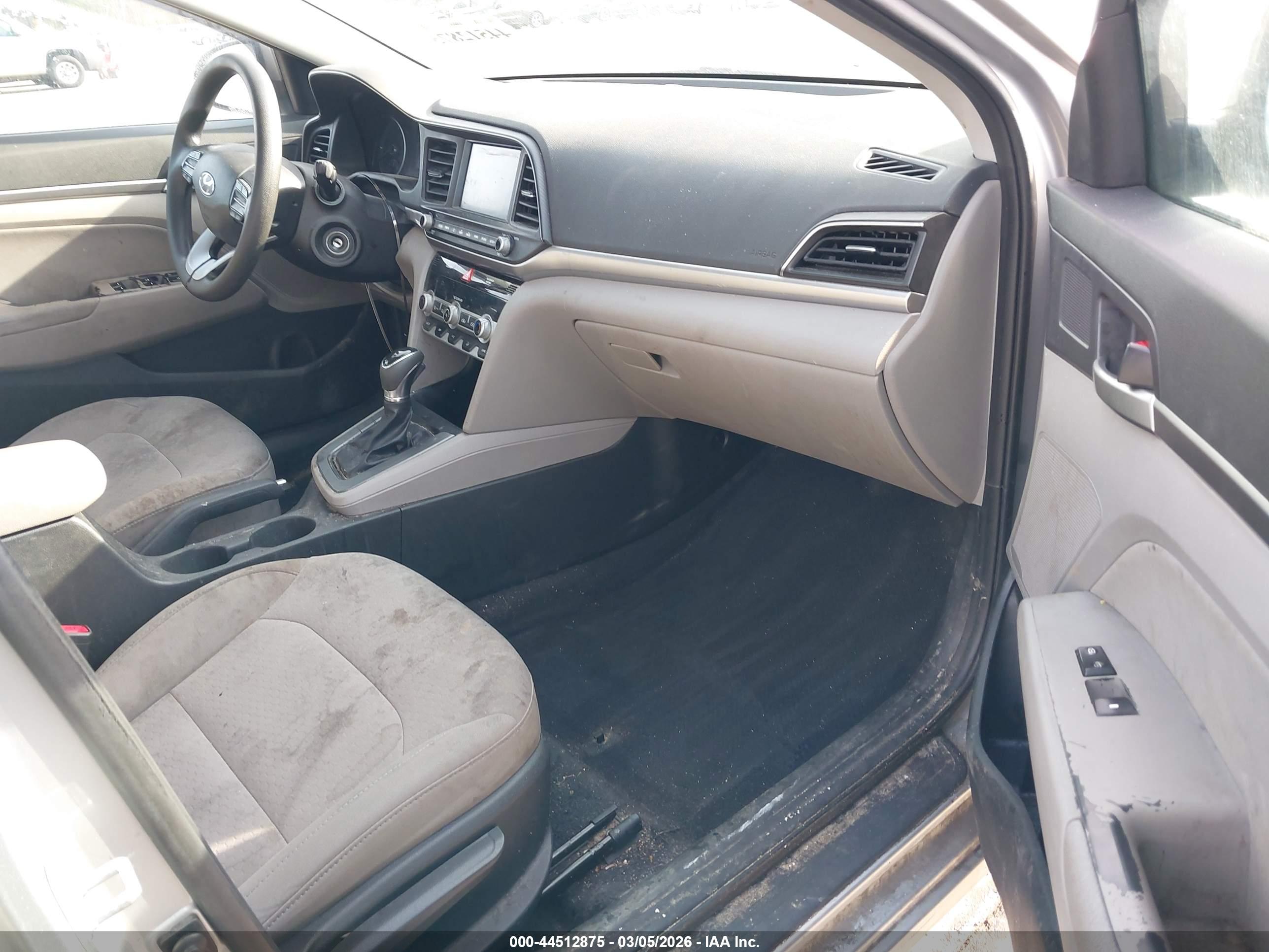 HYUNDAI ELANTRA image 5