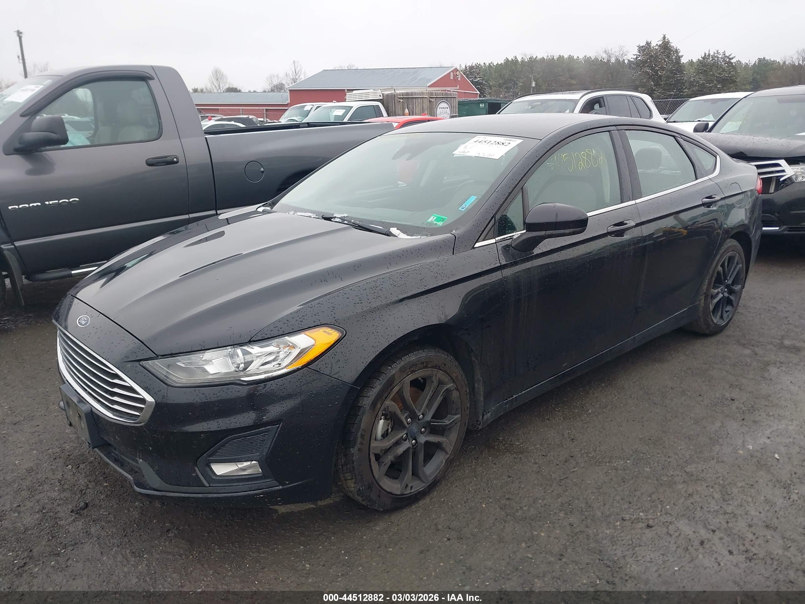 FORD FUSION image 2