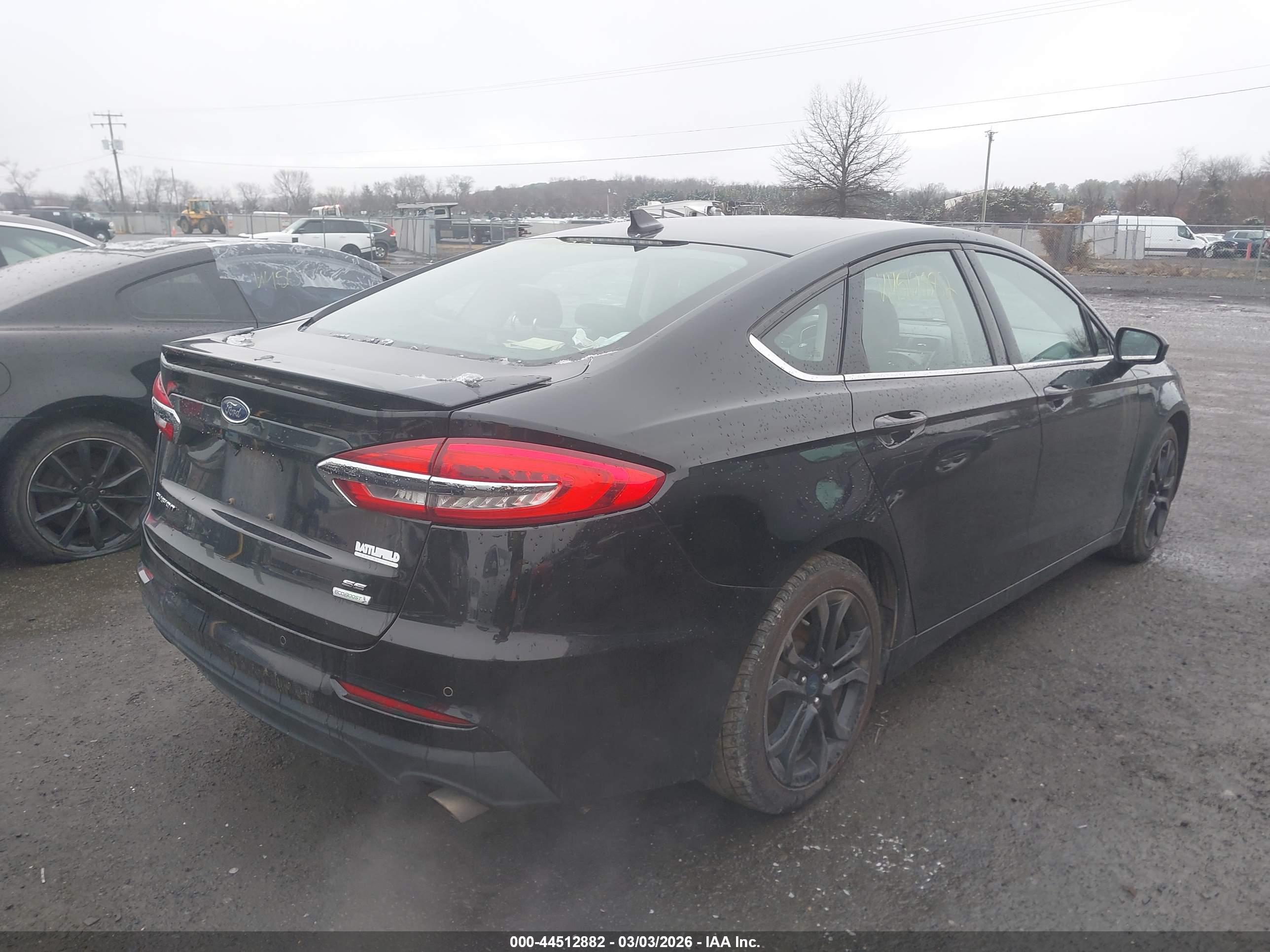 FORD FUSION image 4