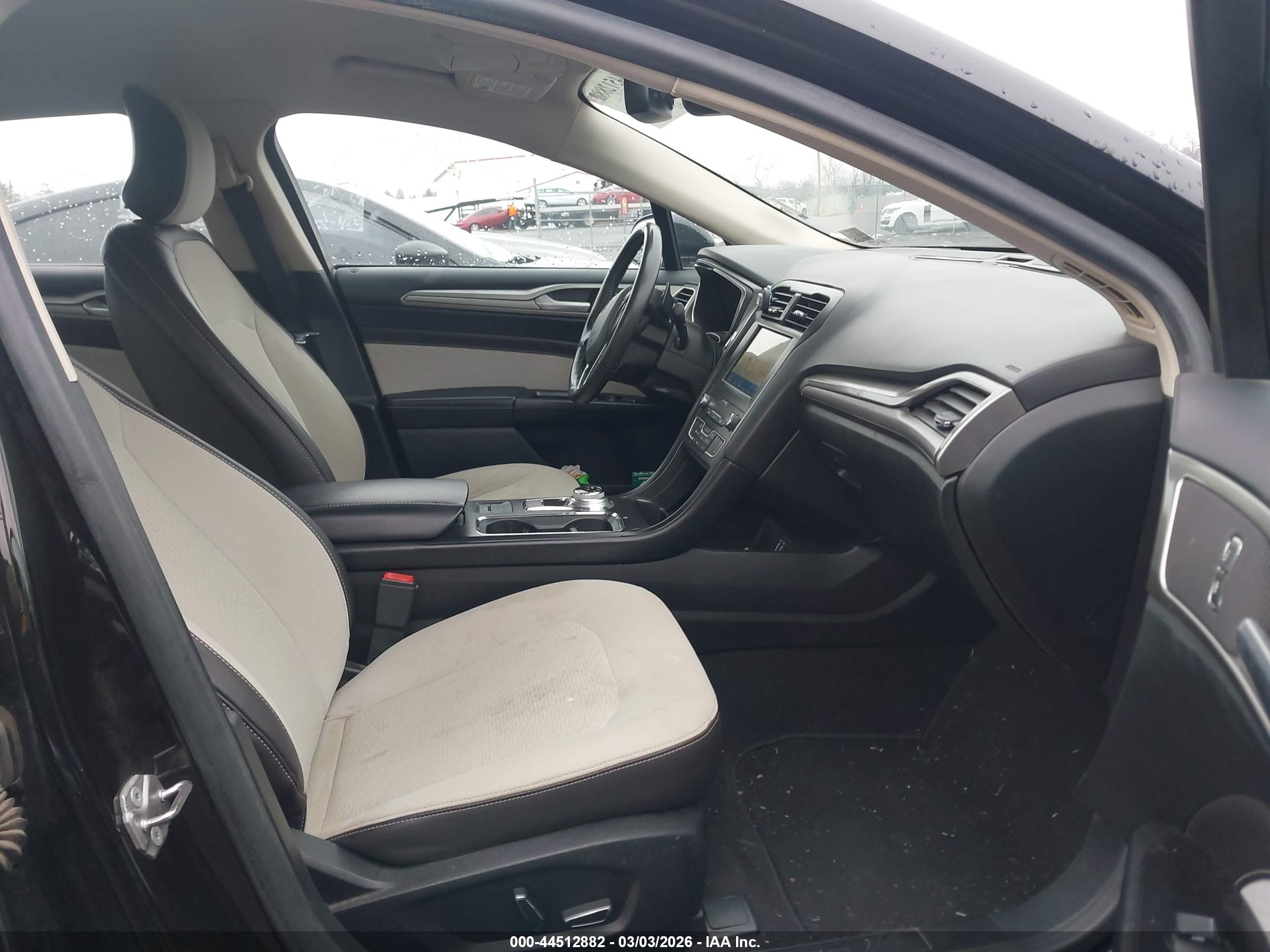 FORD FUSION image 5