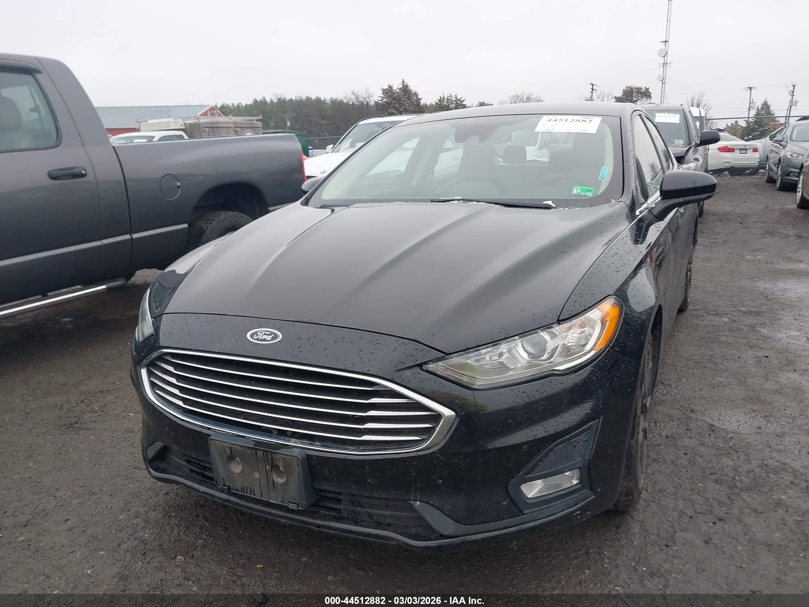 FORD FUSION image 6